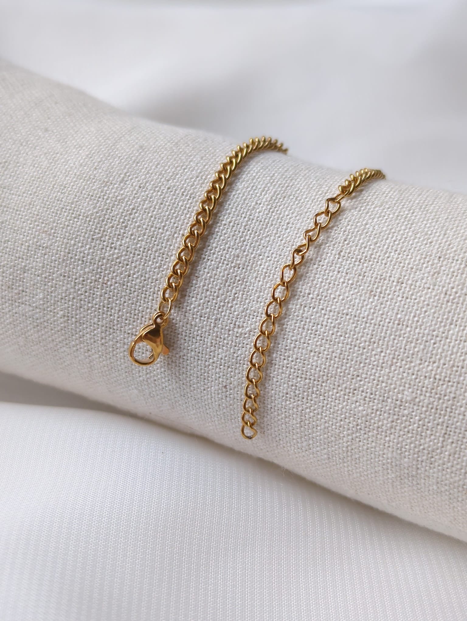 Bracelet doré en acier inoxydable avec breloques orange et perle d'eau douce