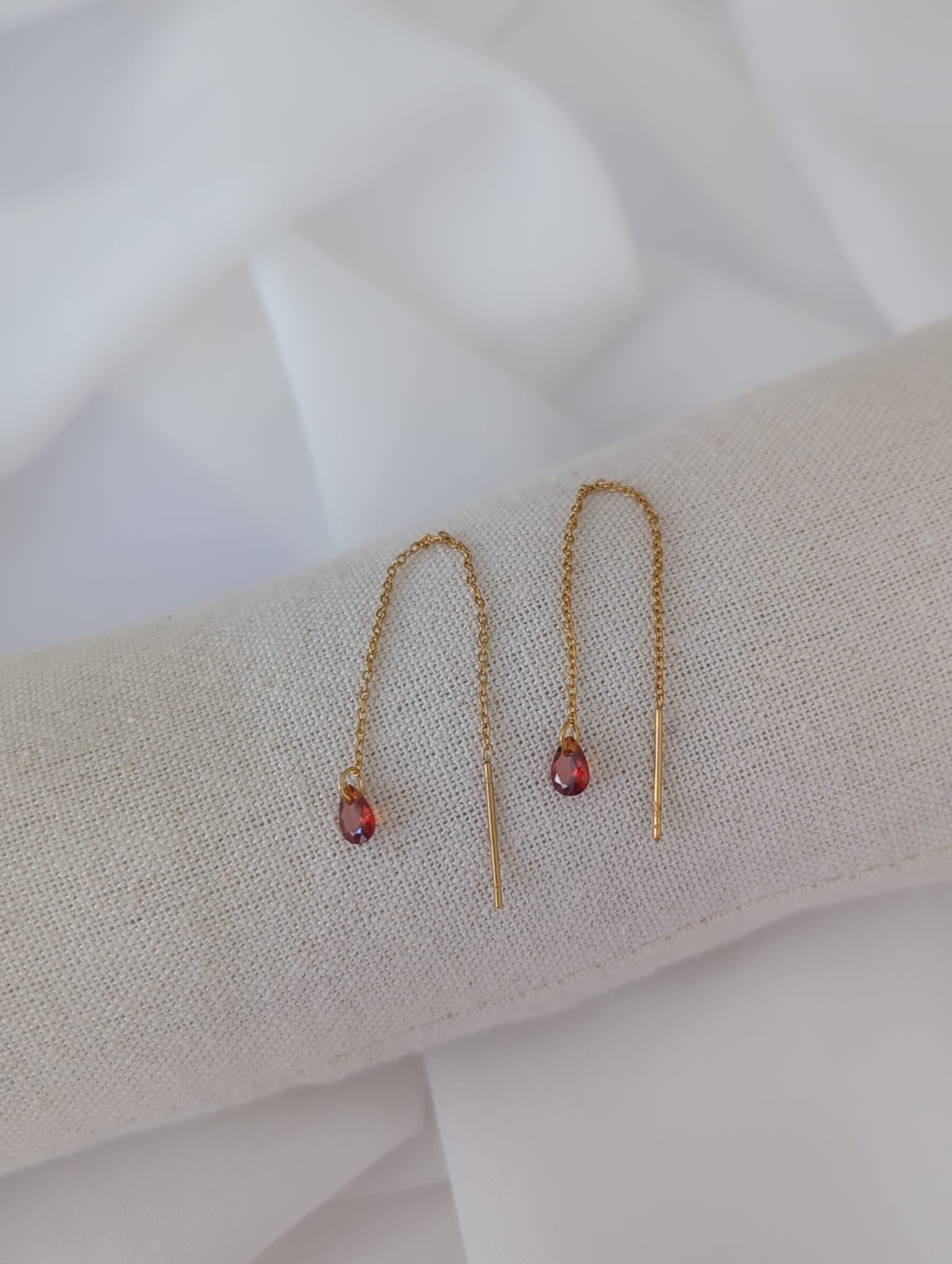 Boucles d'oreilles pendantes en acier inoxydable doré avec zircons