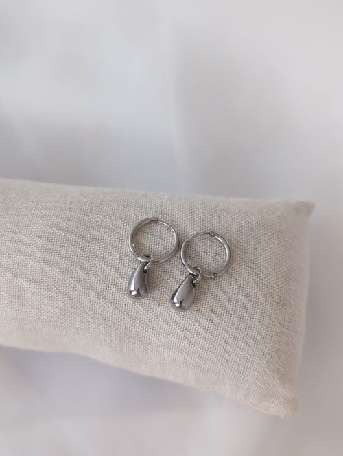 Boucles d'oreilles argentées en acier inoxydable avec breloques en forme de gouttes