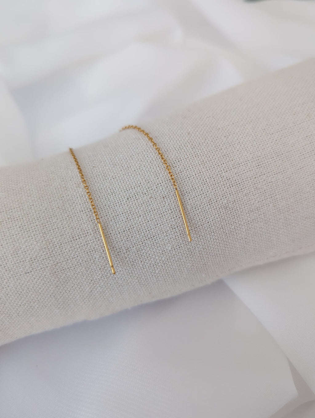Boucles d'oreilles dorées longues en acier inoxydable avec des perles d'eau douce de 7 mm