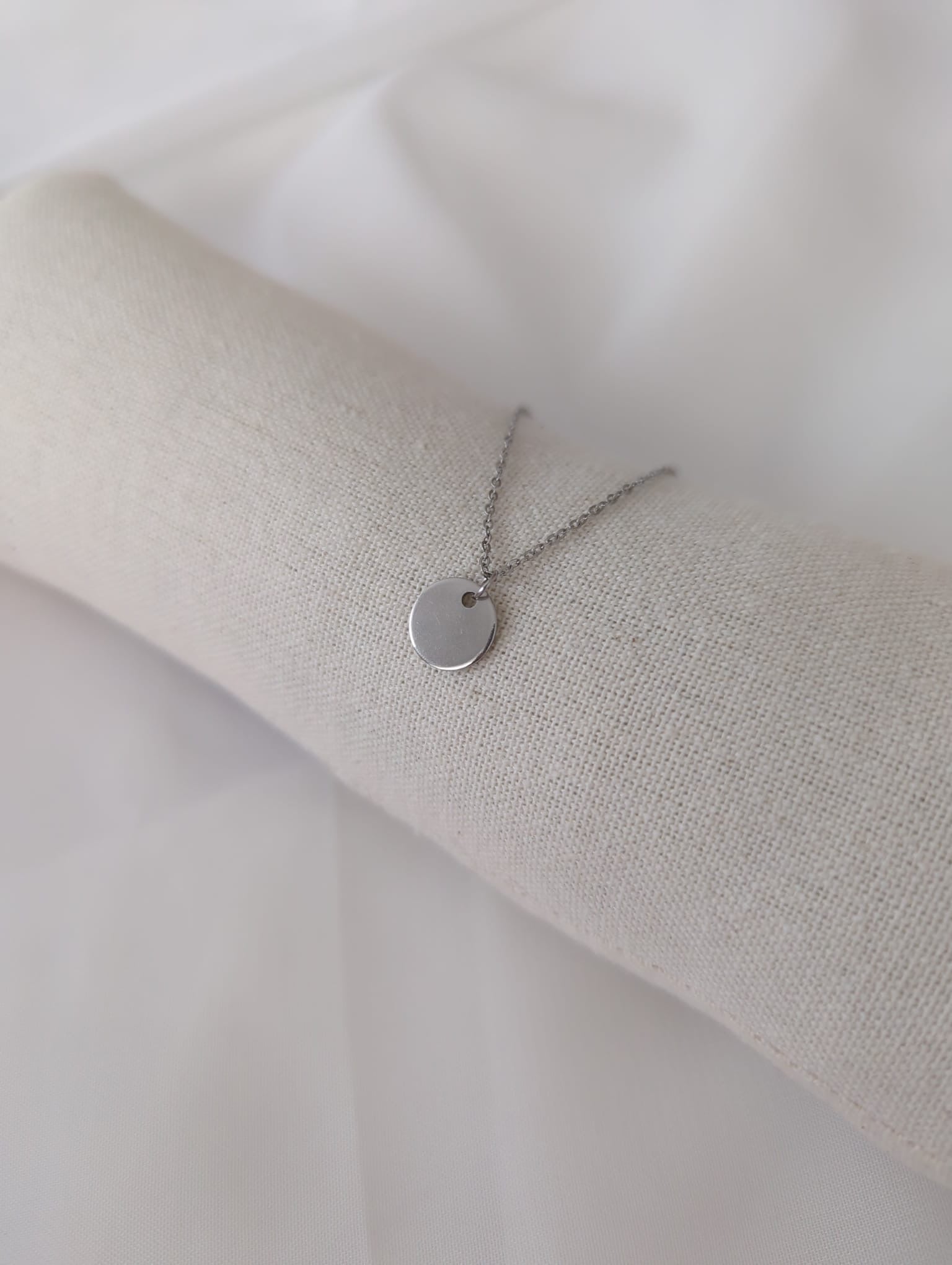 Collier en acier inoxydable doré ou argenté avec pendentif rond en acier