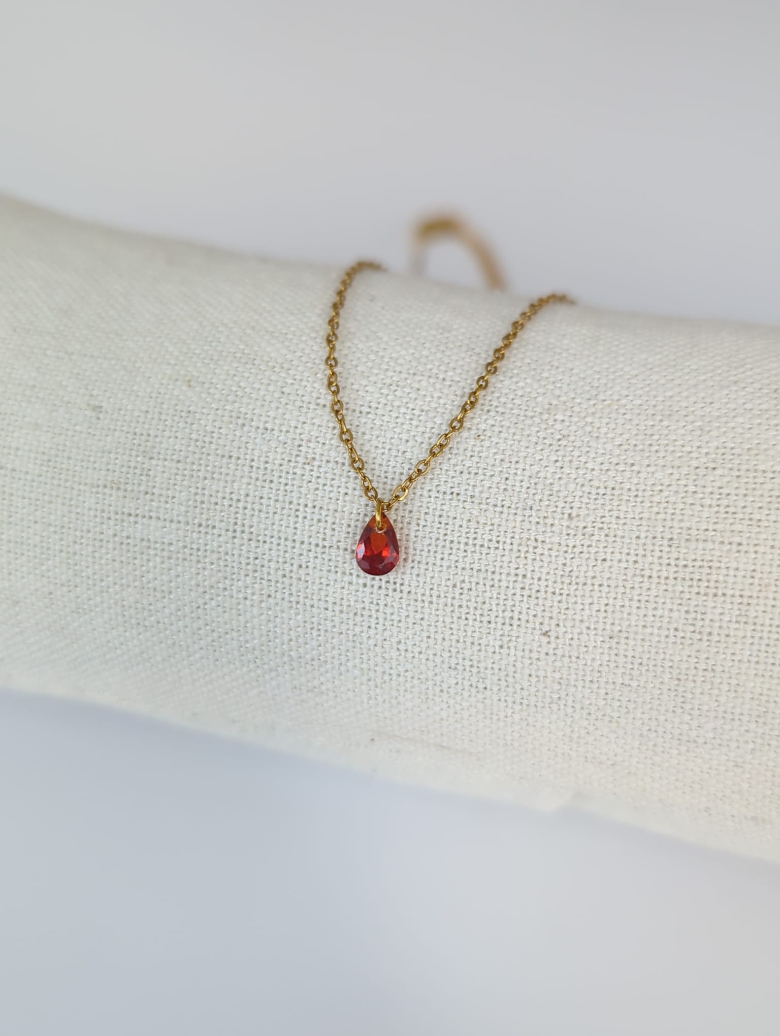 Collier doré en acier inoxydable avec zircon