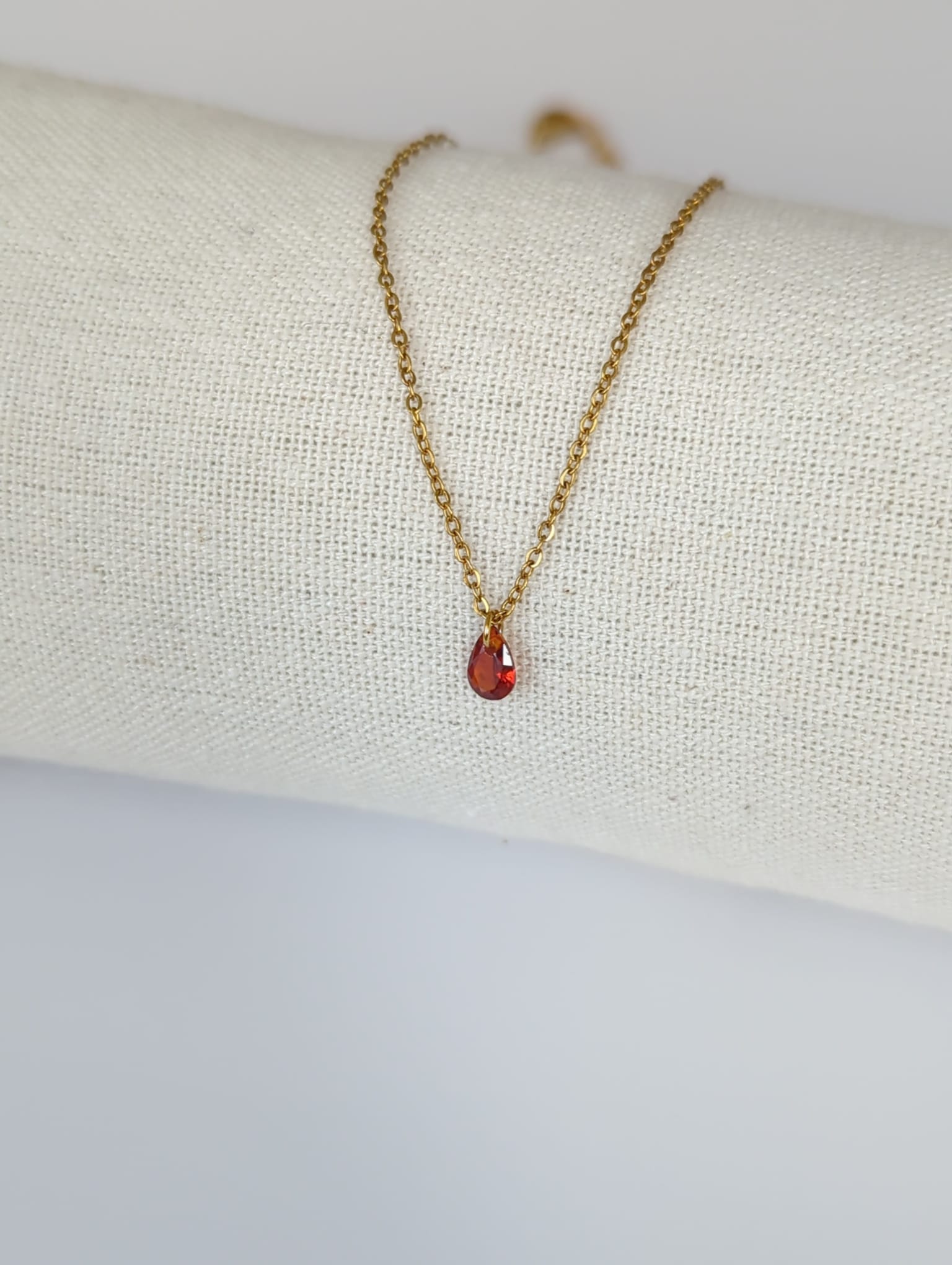 Collier doré en acier inoxydable avec zircon