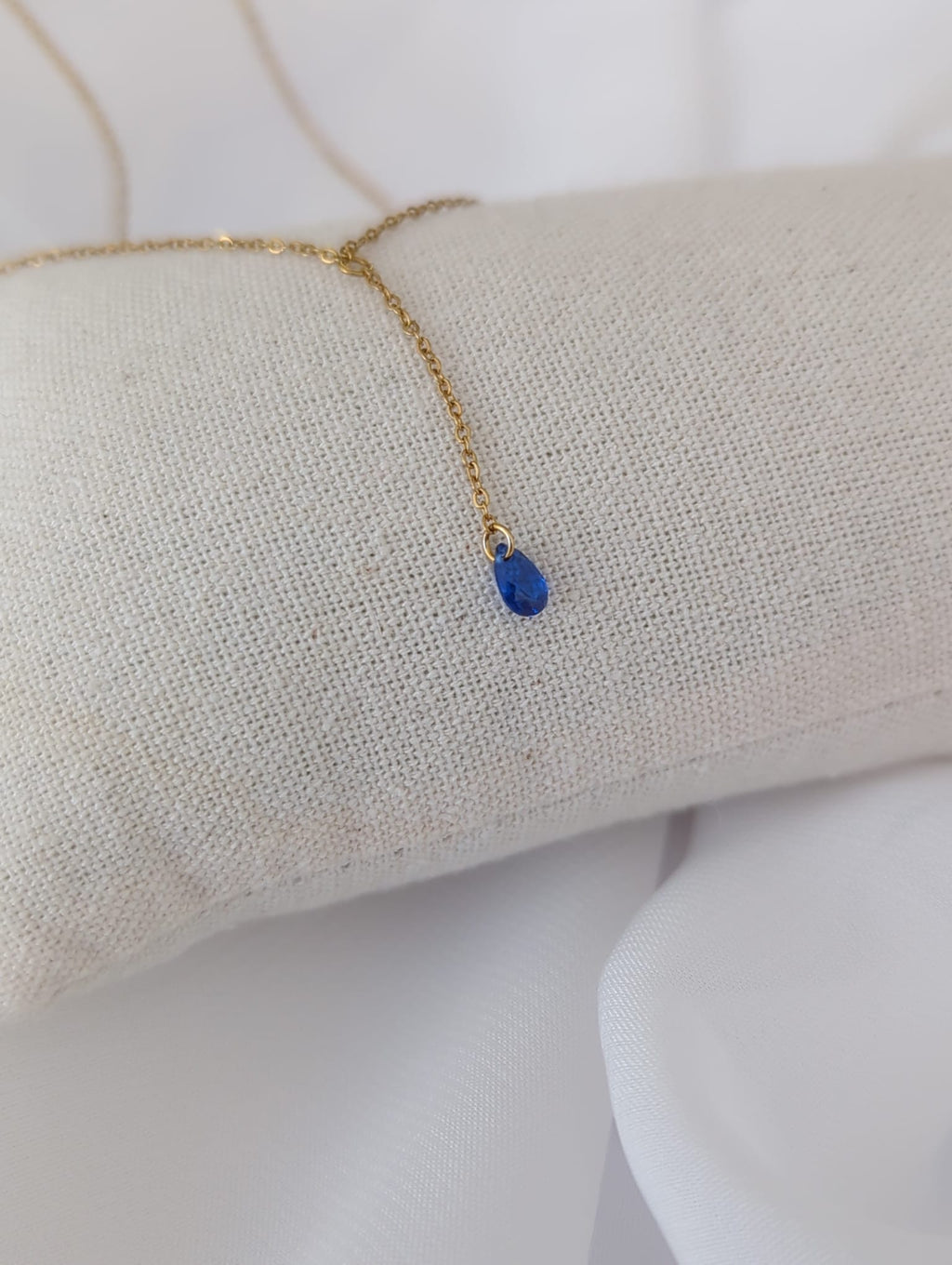 Collier doré en acier inoxydable avec pendentif zircon bleu