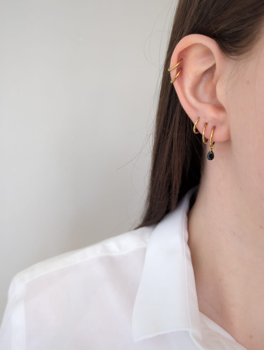 Boucles d'oreilles en titane avec des zircons – 10 mm