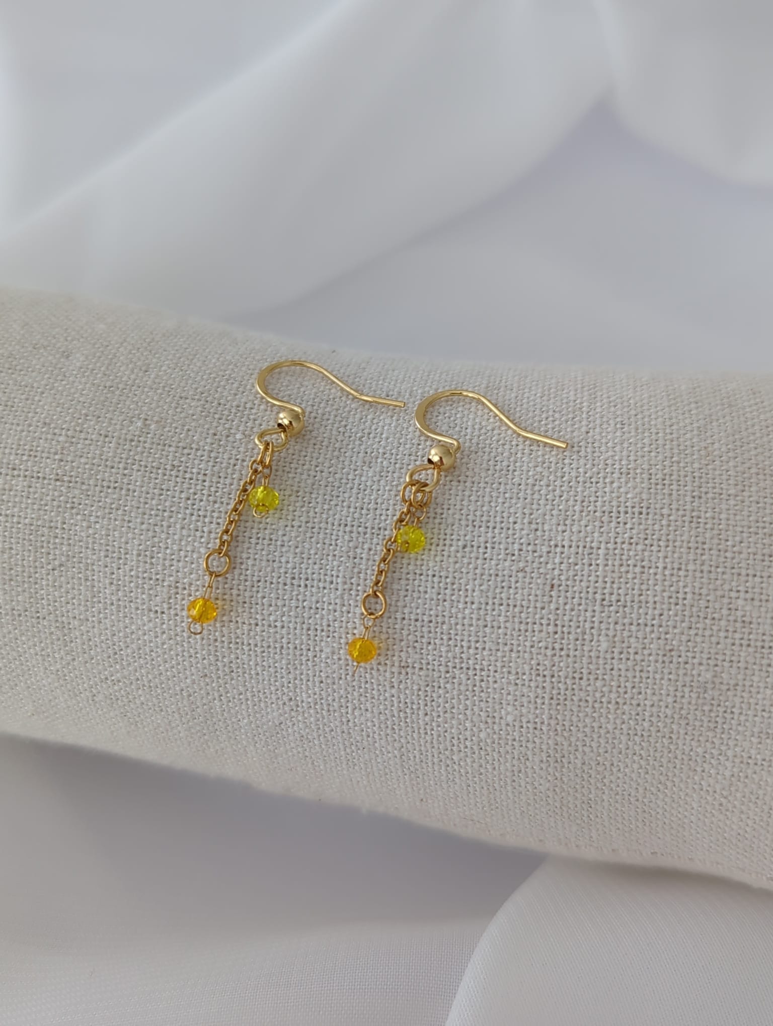 Boucles d'oreilles dorées en acier inoxydable avec des perles colorées