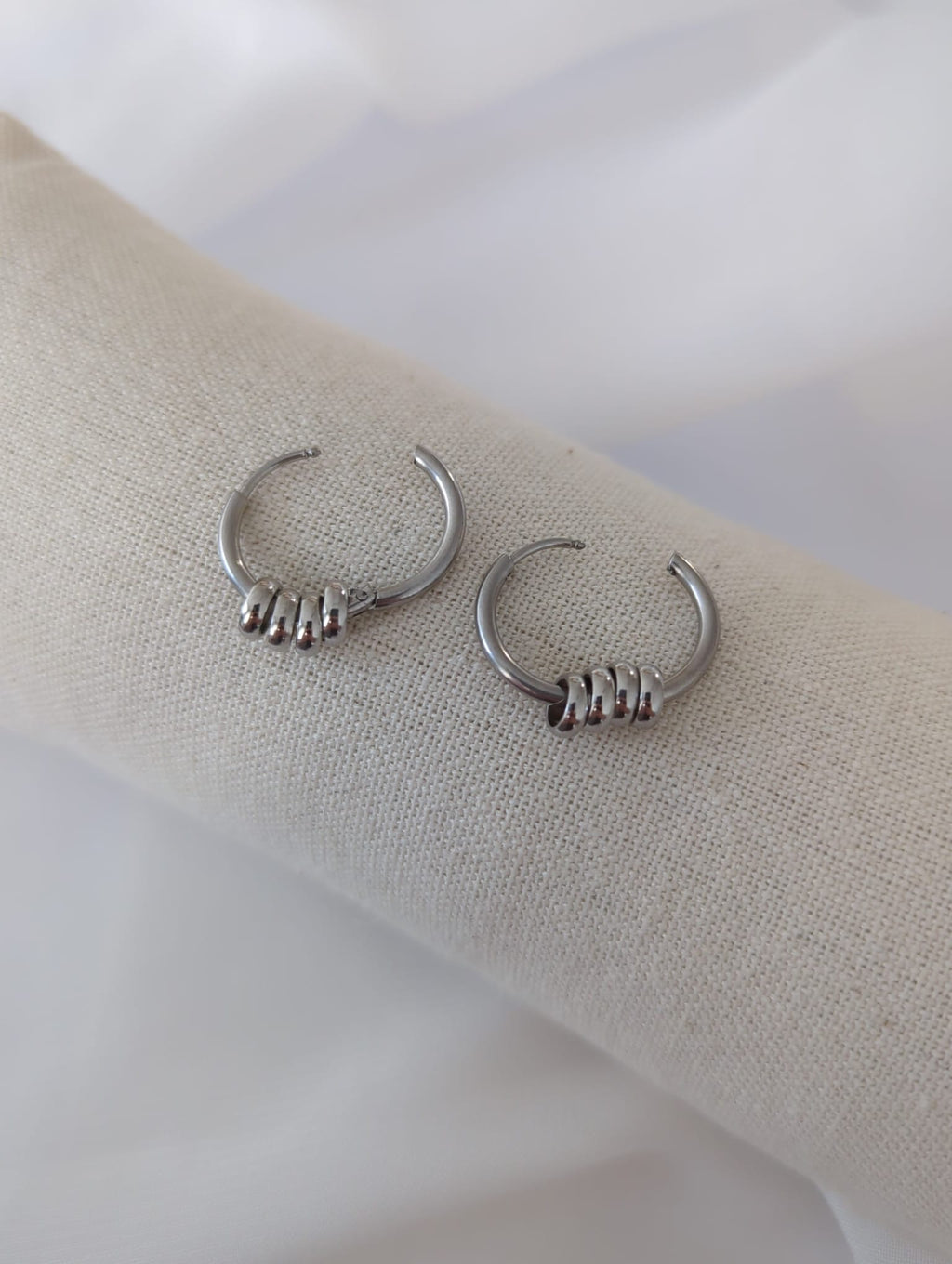 Boucles d'oreilles en acier inoxydable avec breloques anneaux dorées ou argentées - 14 mm