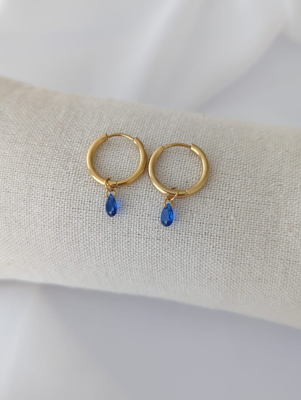 Boucles d'oreilles en acier inoxydable avec des zircons – 12 mm