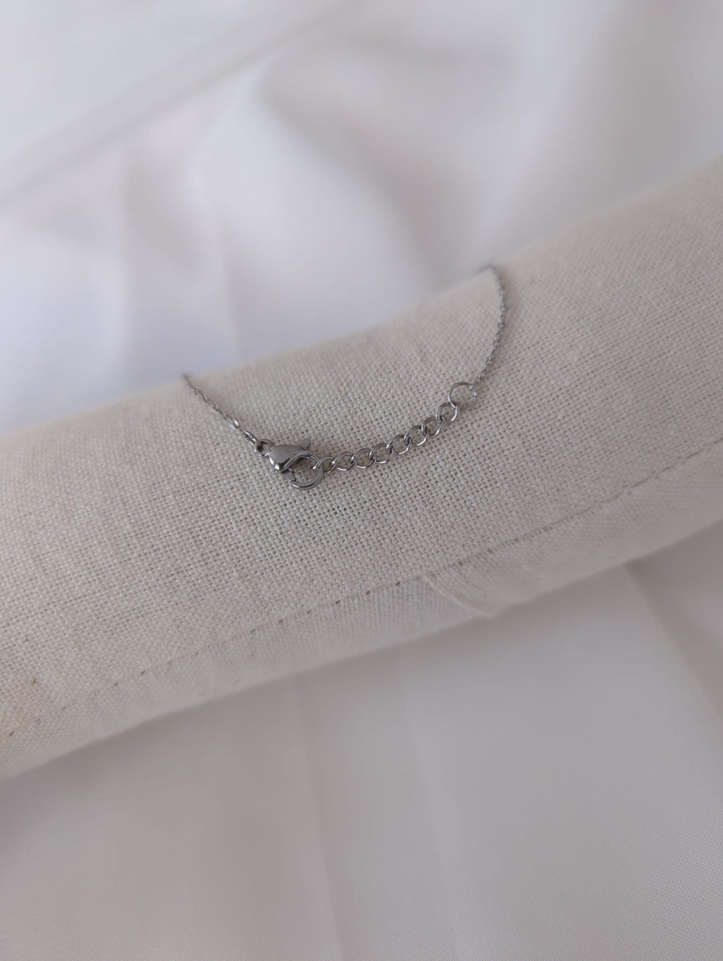 Collier en acier inoxydable doré ou argenté avec pendentif rond en acier