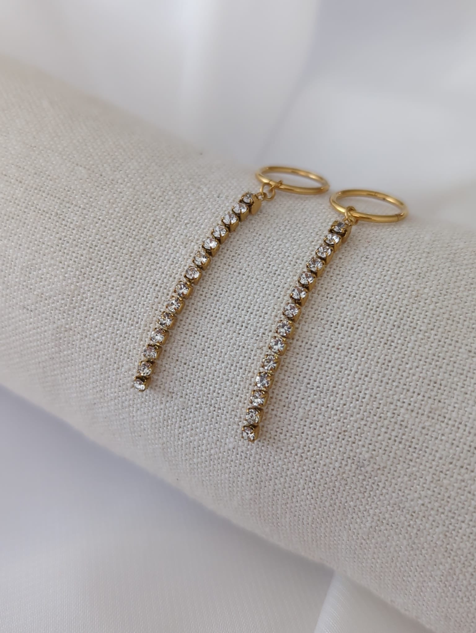 Boucles d'oreilles pendantes dorées en acier inoxydable et strass