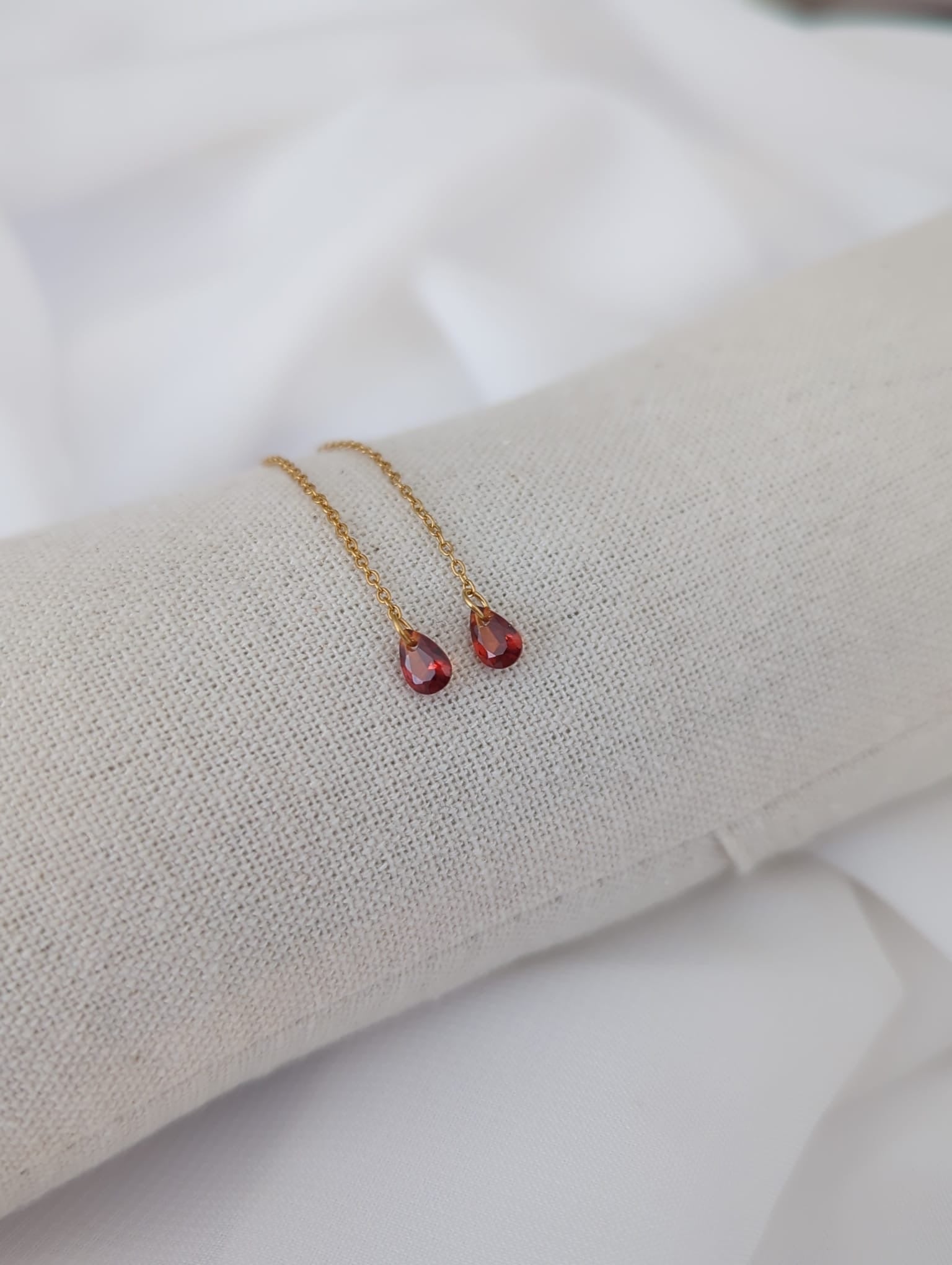 Boucles d'oreilles pendantes en acier inoxydable doré avec zircons