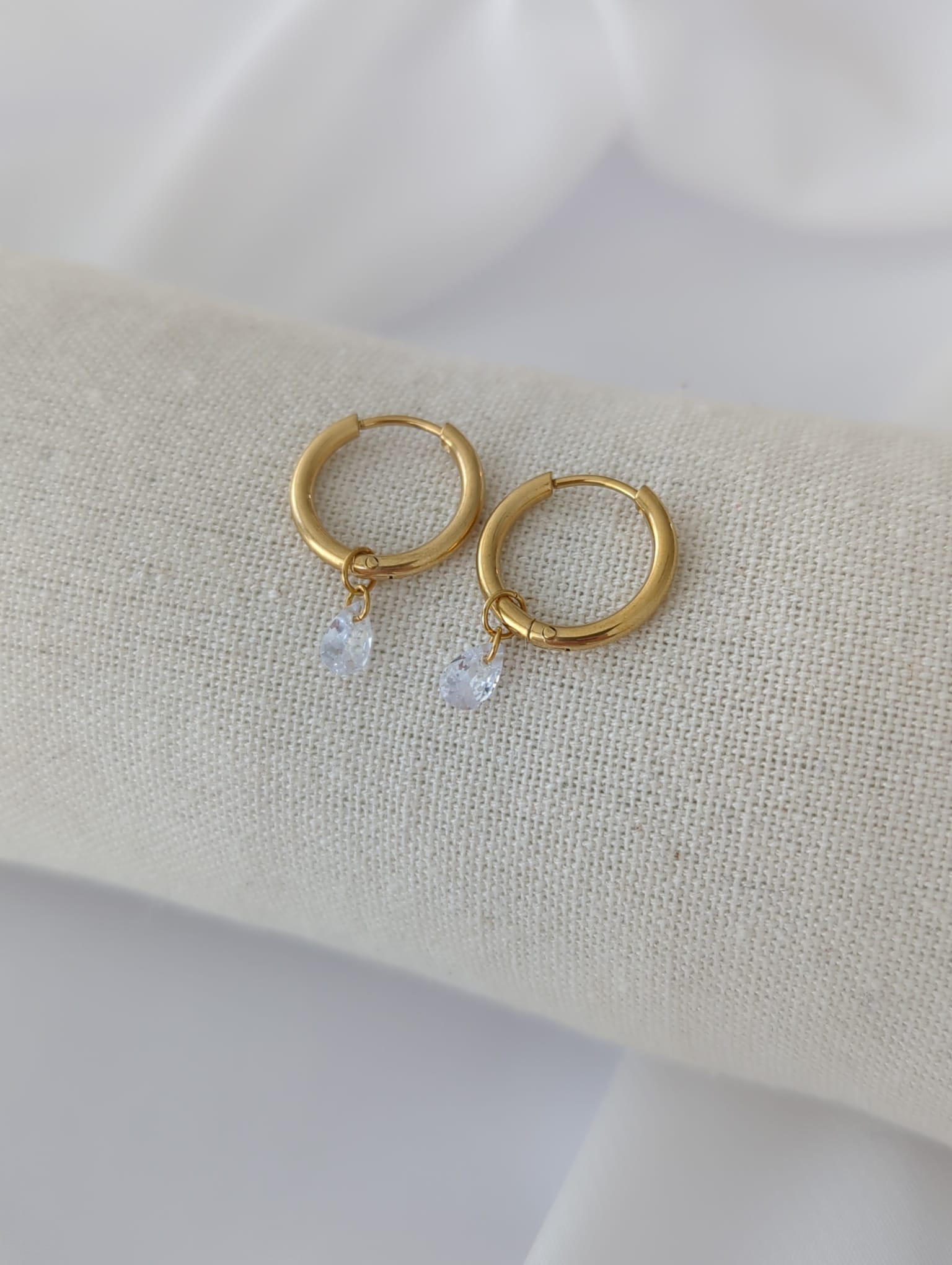 Boucles d'oreilles en acier inoxydable avec des zircons – 12 mm