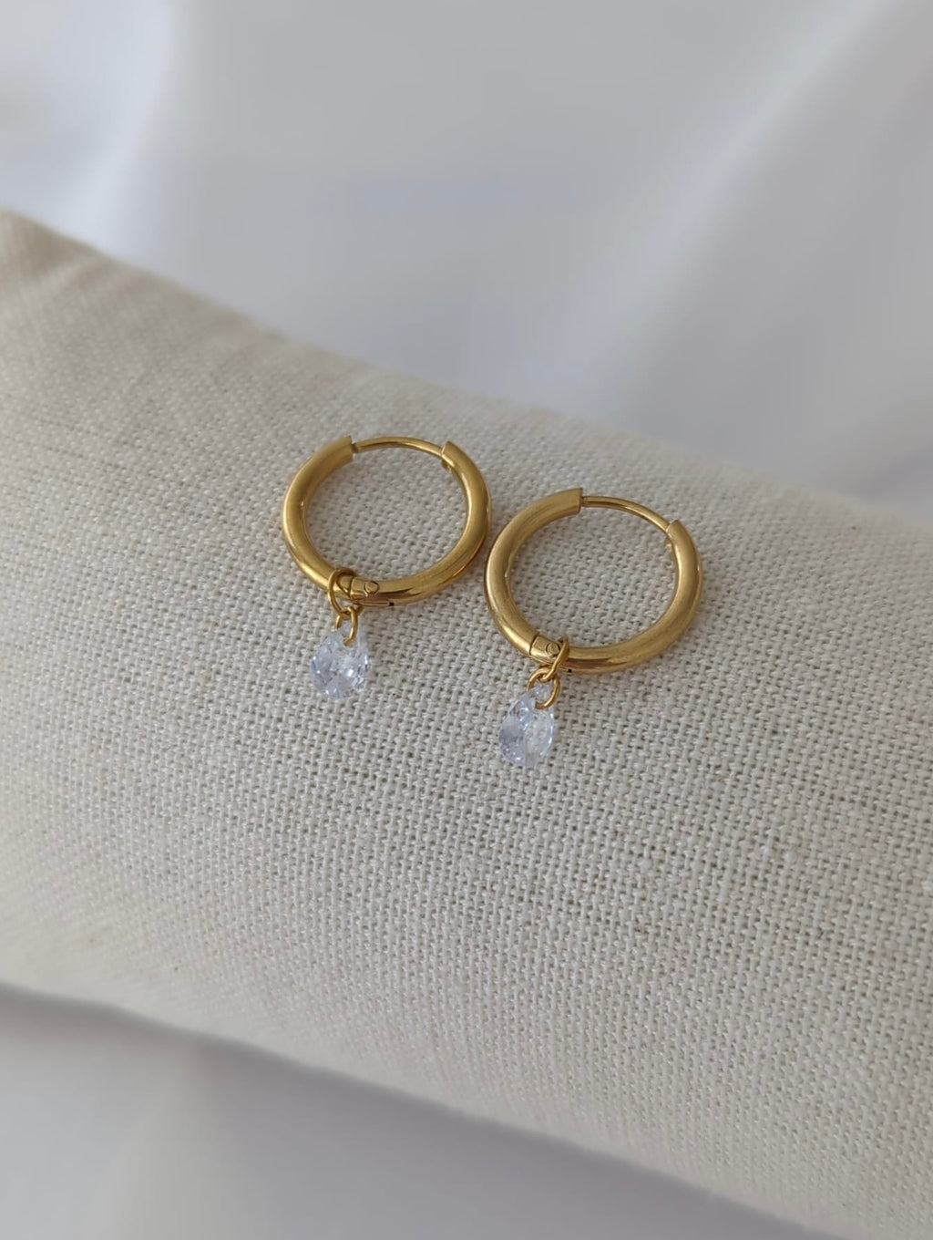 Boucles d'oreilles en acier inoxydable avec des zircons – 12 mm