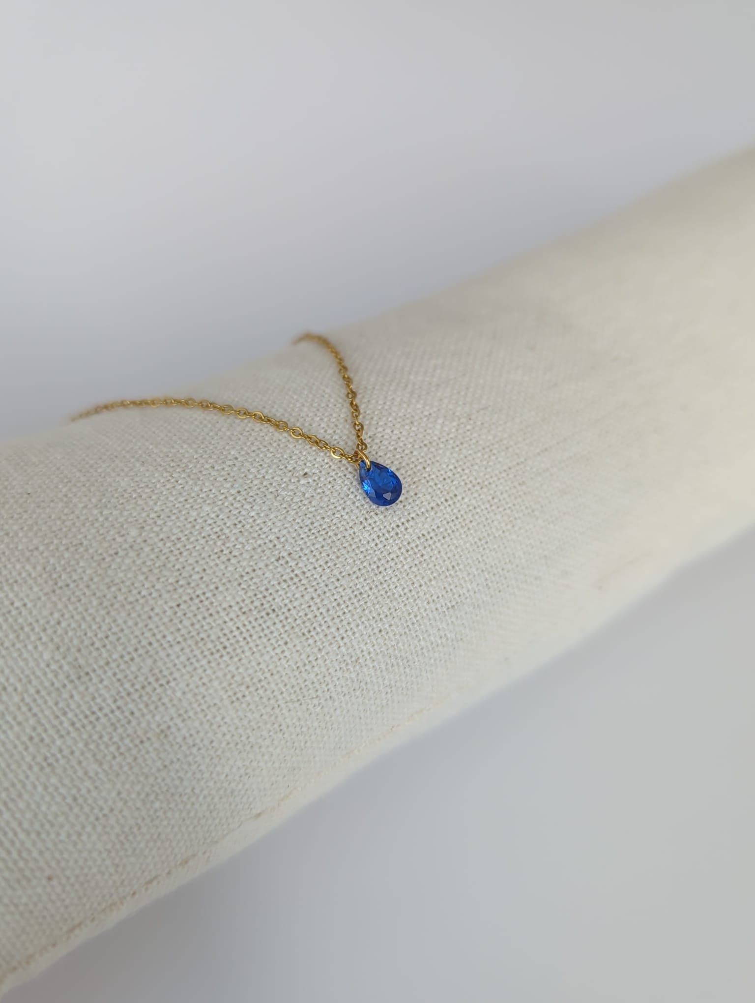 Collier doré en acier inoxydable avec zircon