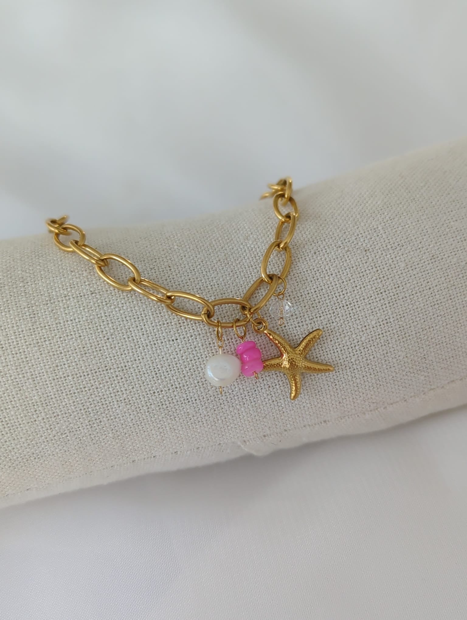 Bracelet doré en acier inoxydable avec breloque étoile de mer et perle d'eau douce