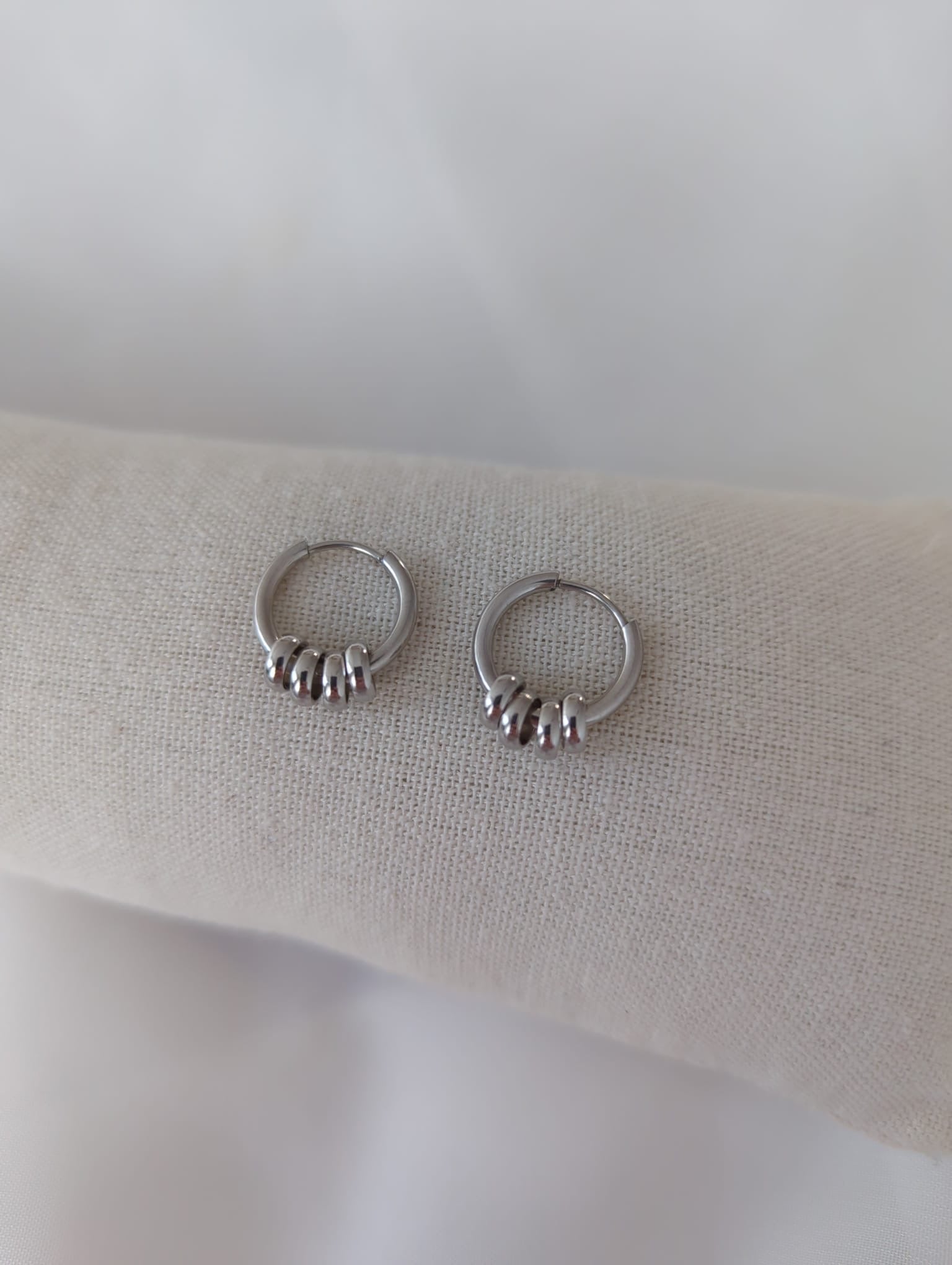 Boucles d'oreilles en acier inoxydable avec breloques anneaux dorées ou argentées - 12 mm