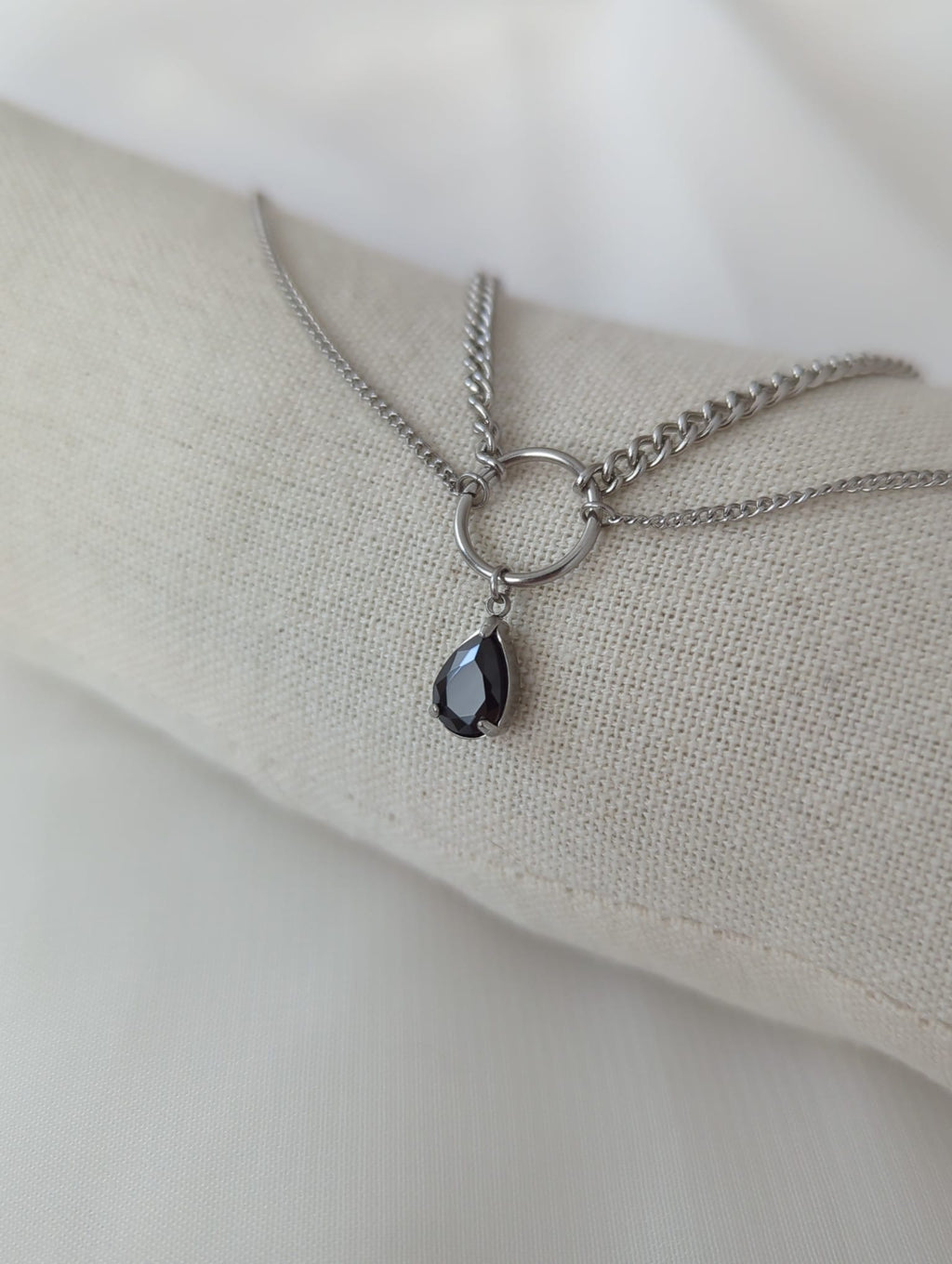 Collier argenté doubles chaines en acier inoxydable avec pendentif vert ou noir