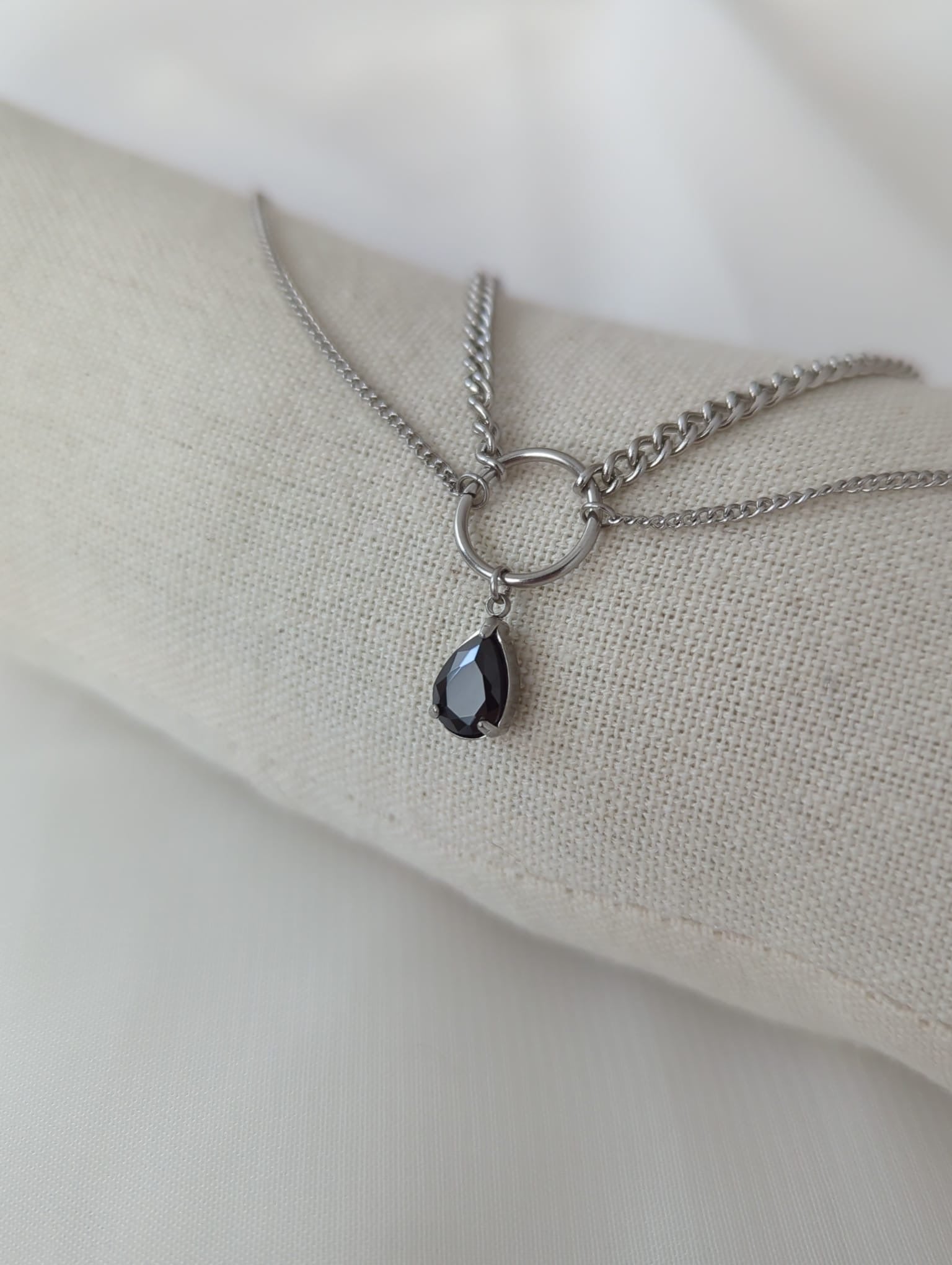 Collier argenté doubles chaines en acier inoxydable avec pendentif vert ou noir