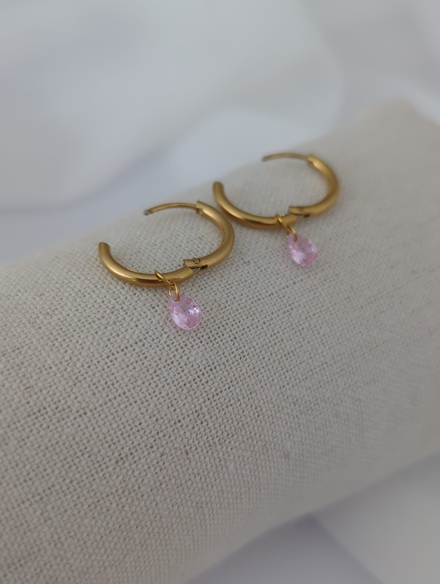 Boucles d'oreilles en acier inoxydable avec des zircons – 12 mm