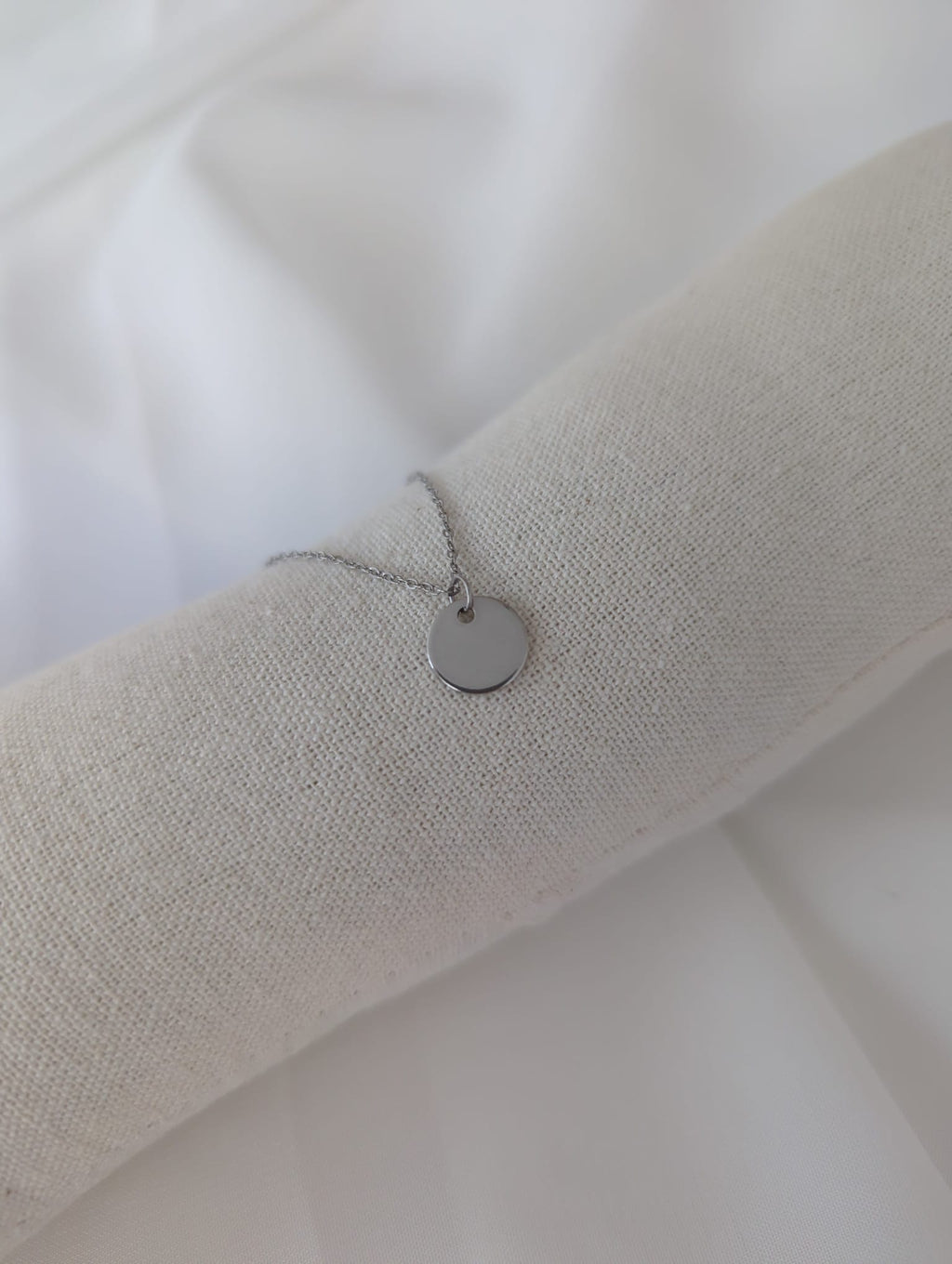 Collier en acier inoxydable doré ou argenté avec pendentif rond en acier