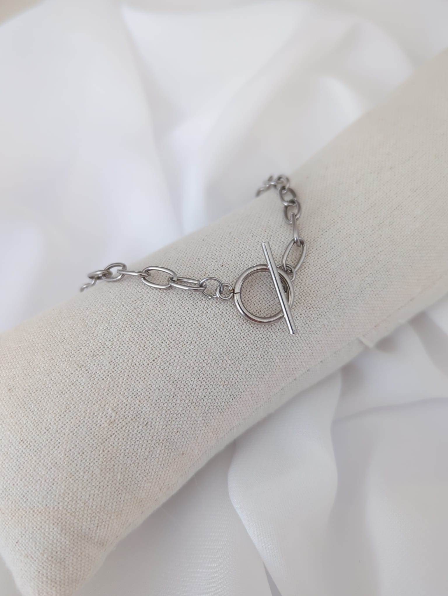 Collier en acier inoxydable argenté avec un fermoir en T