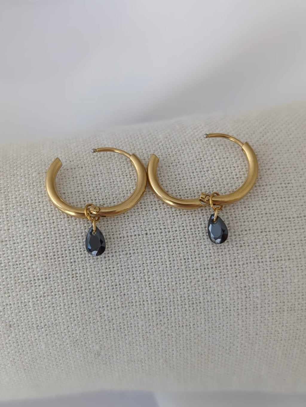 Boucles d'oreilles en acier inoxydable avec des zircons – 12 mm