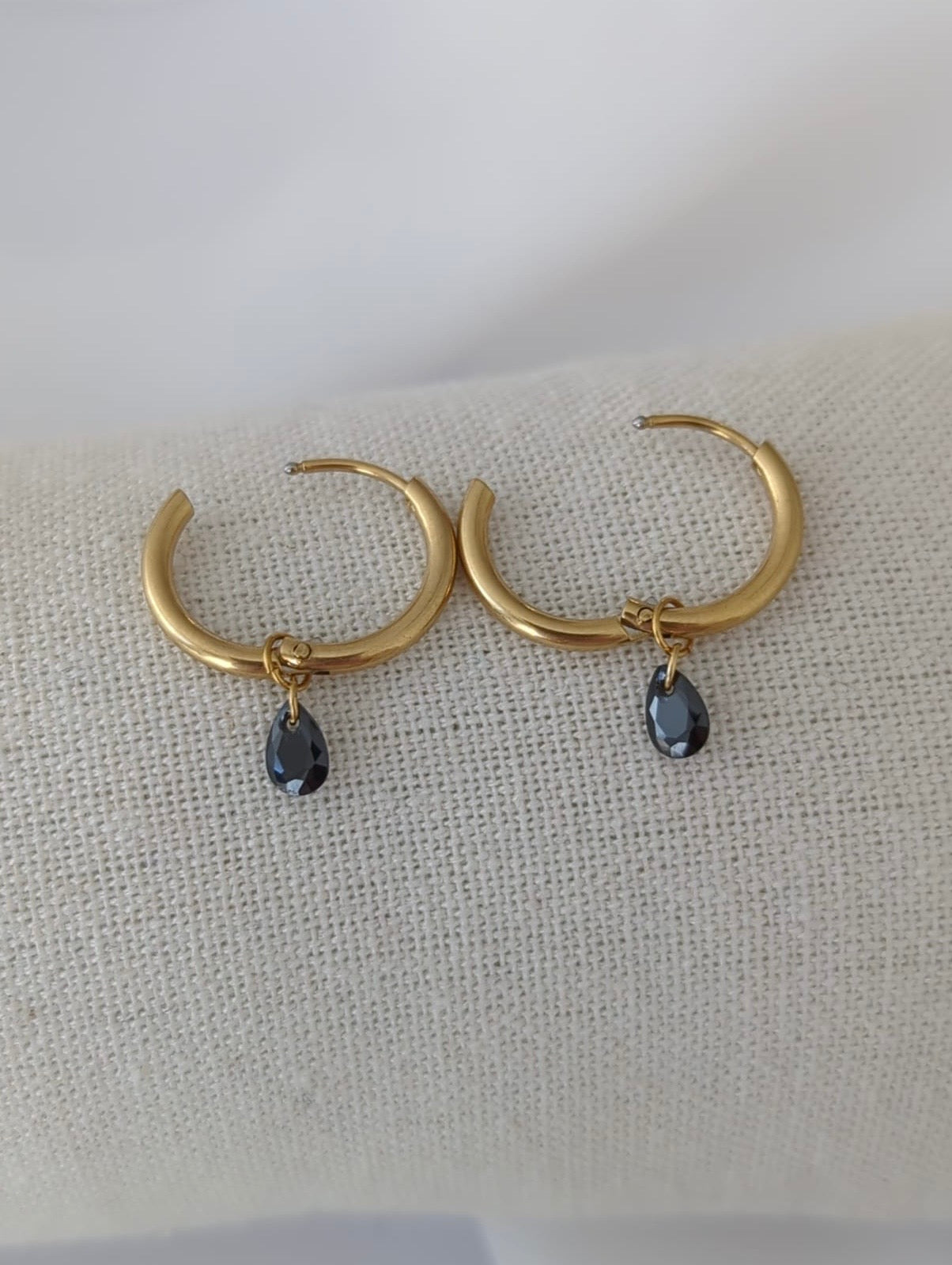 Boucles d'oreilles en acier inoxydable avec des zircons – 12 mm