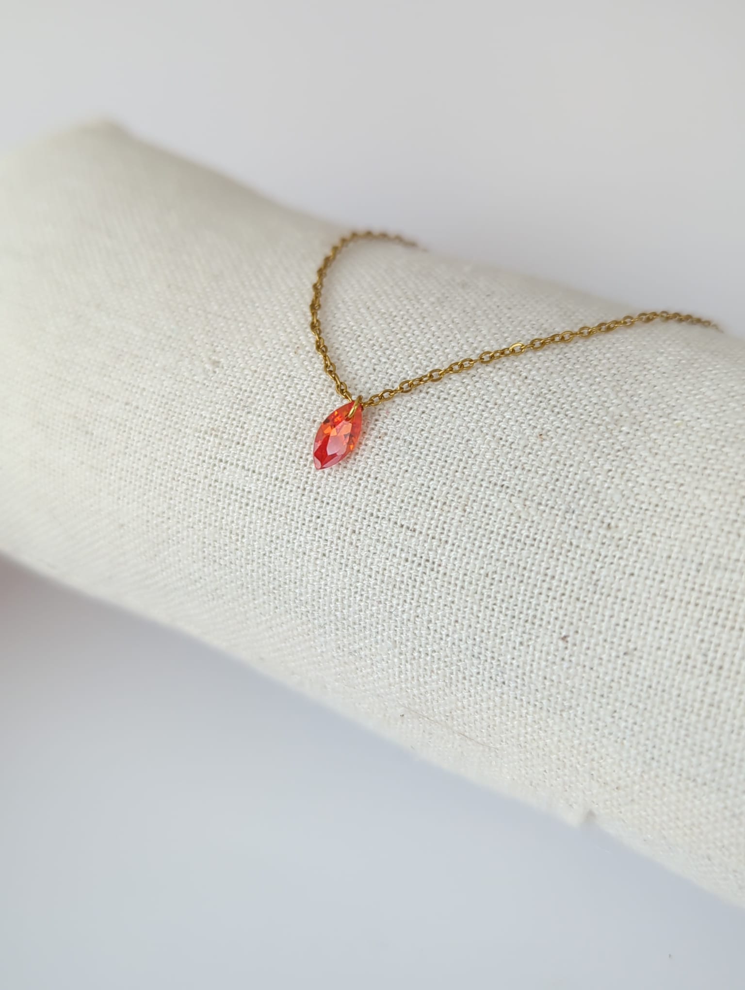 Collier doré en acier inoxydable avec un zircon taille Marquise orange