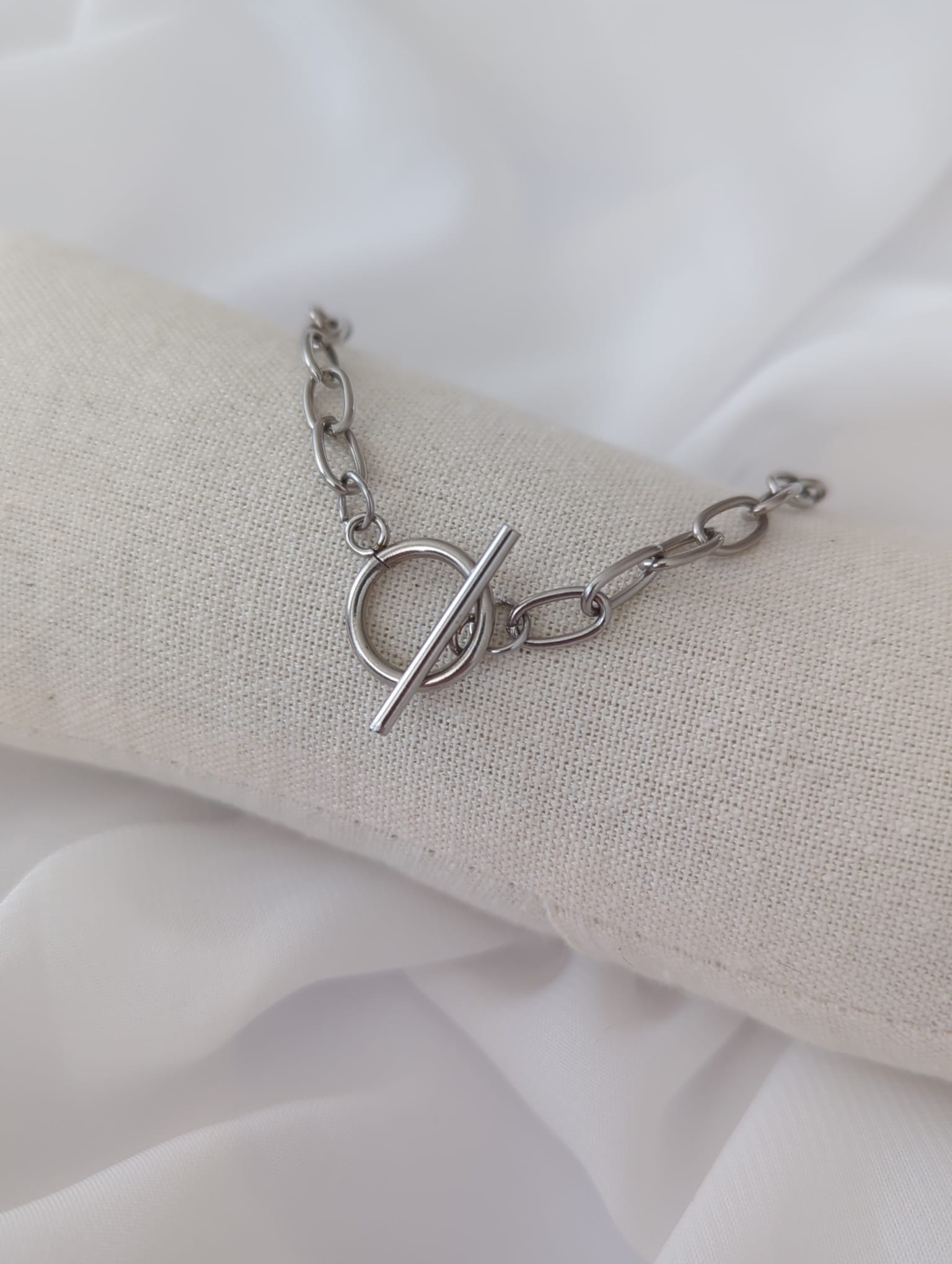 Collier en acier inoxydable argenté avec un fermoir en T