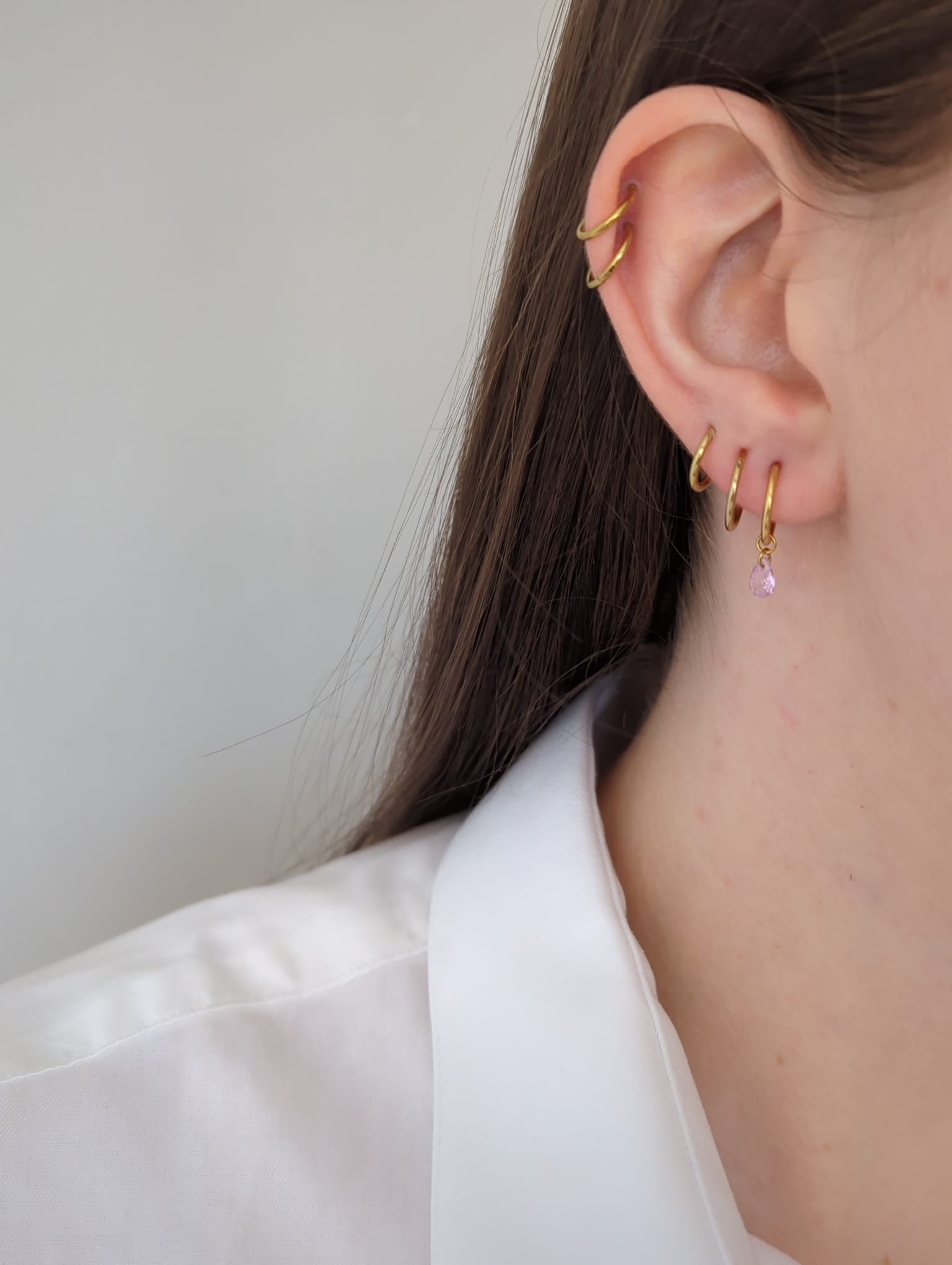 Boucles d'oreilles en titane avec des zircons – 10 mm