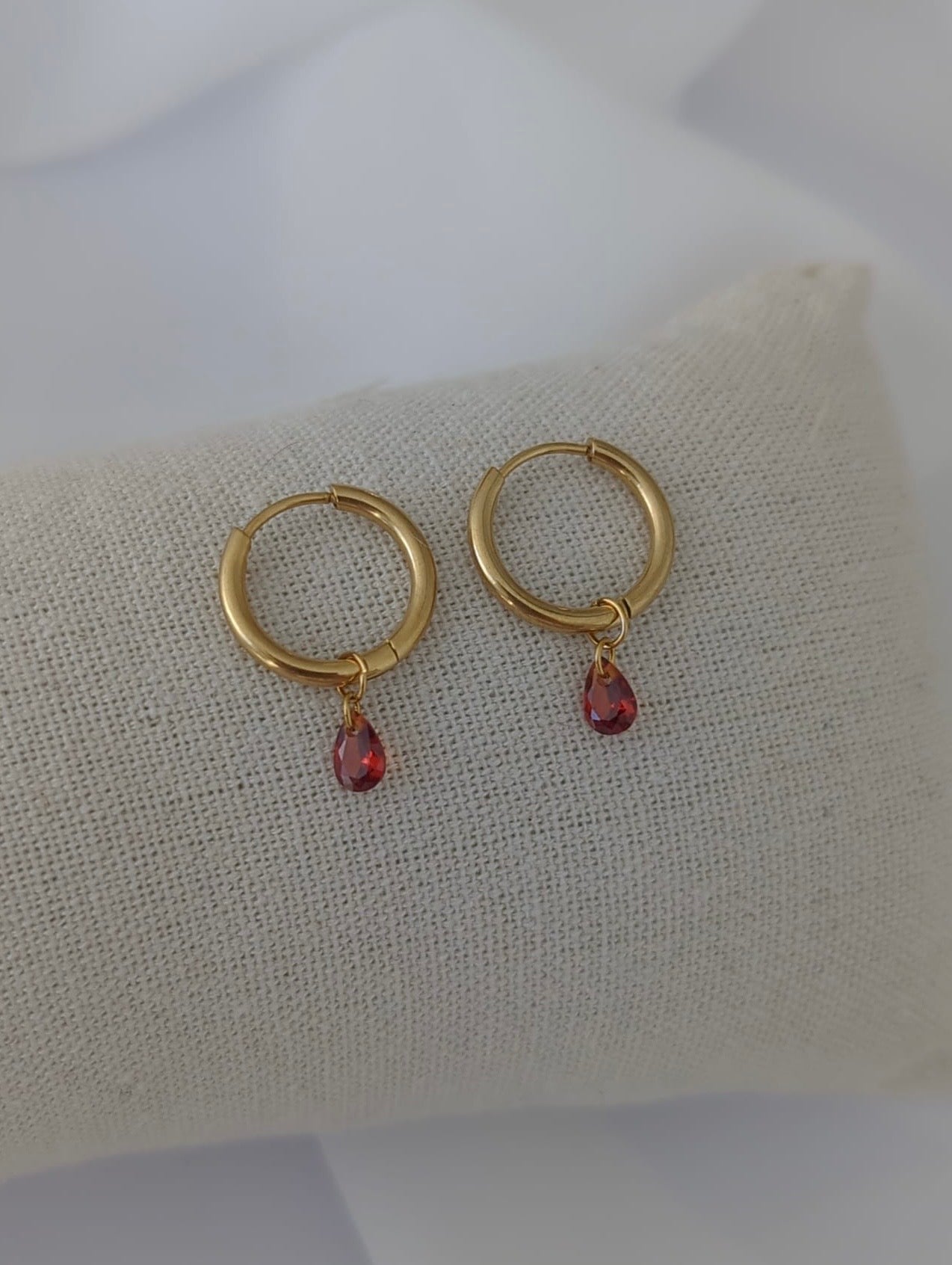 Boucles d'oreilles en acier inoxydable avec des zircons – 12 mm