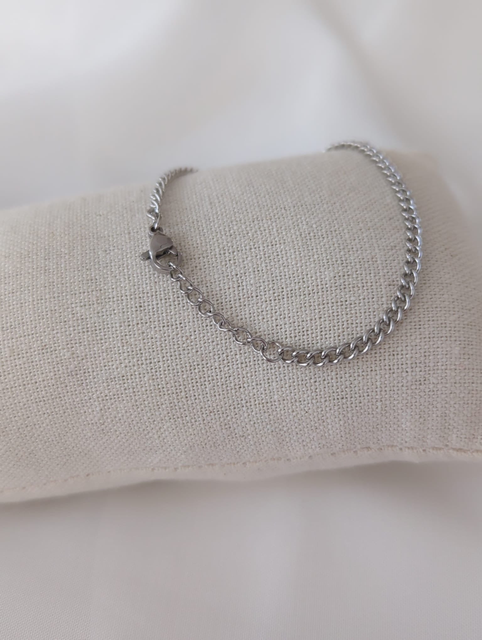 Bracelet argenté en acier inoxydable avec breloque tortue