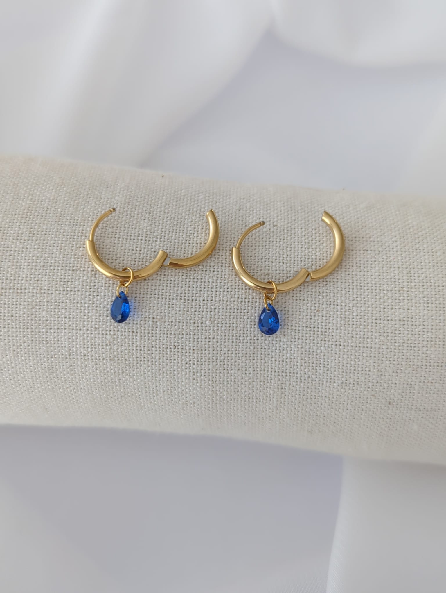 Boucles d'oreilles en acier inoxydable avec des zircons – 12 mm