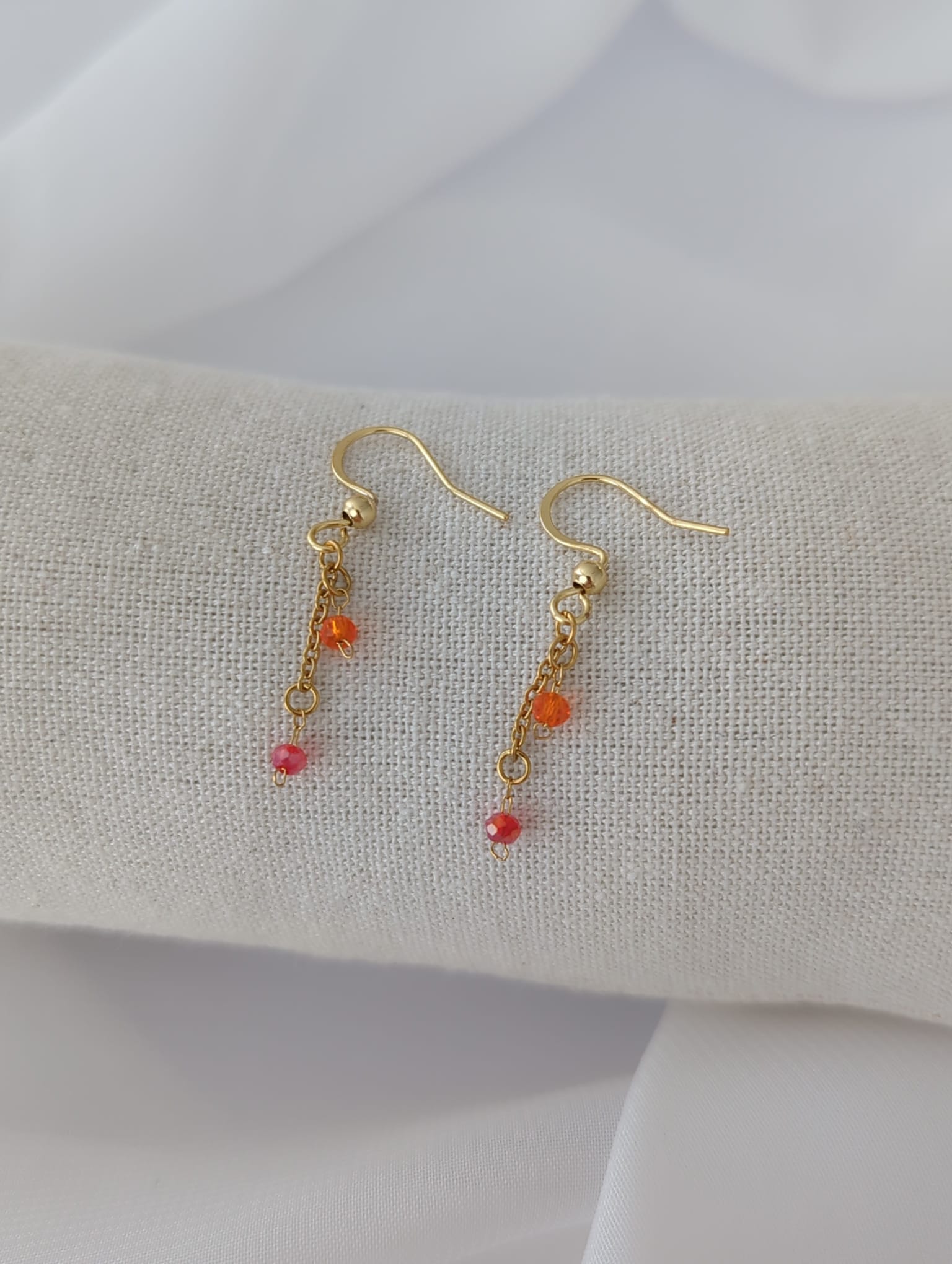 Boucles d'oreilles dorées en acier inoxydable avec des perles colorées