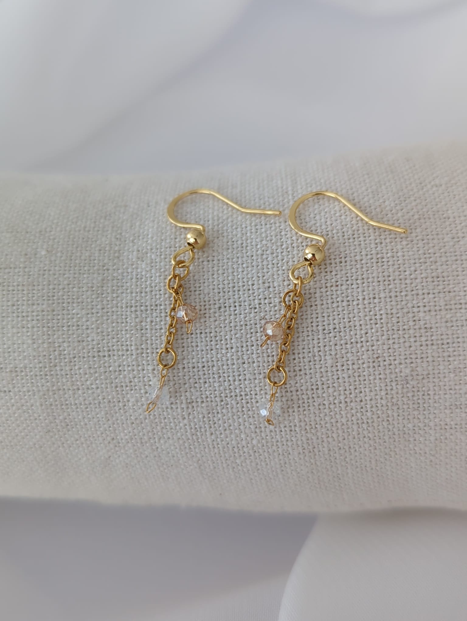 Boucles d'oreilles dorées en acier inoxydable avec des perles colorées