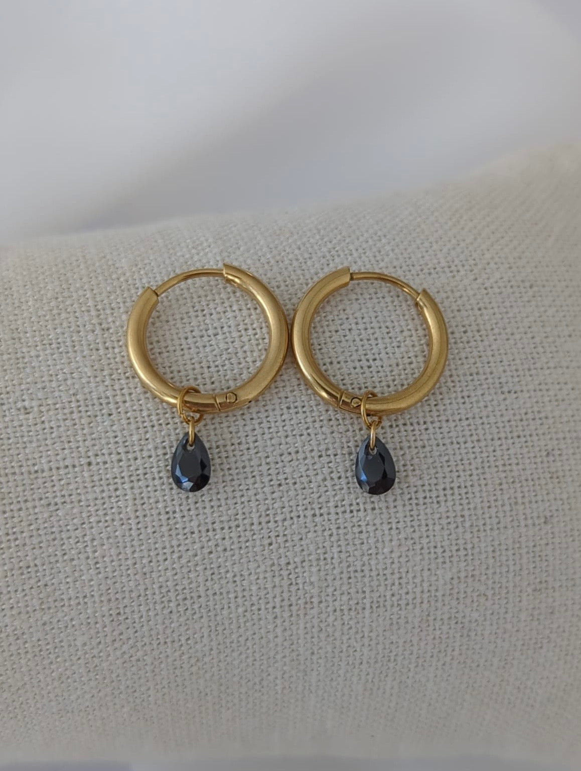 Boucles d'oreilles en acier inoxydable avec des zircons – 12 mm
