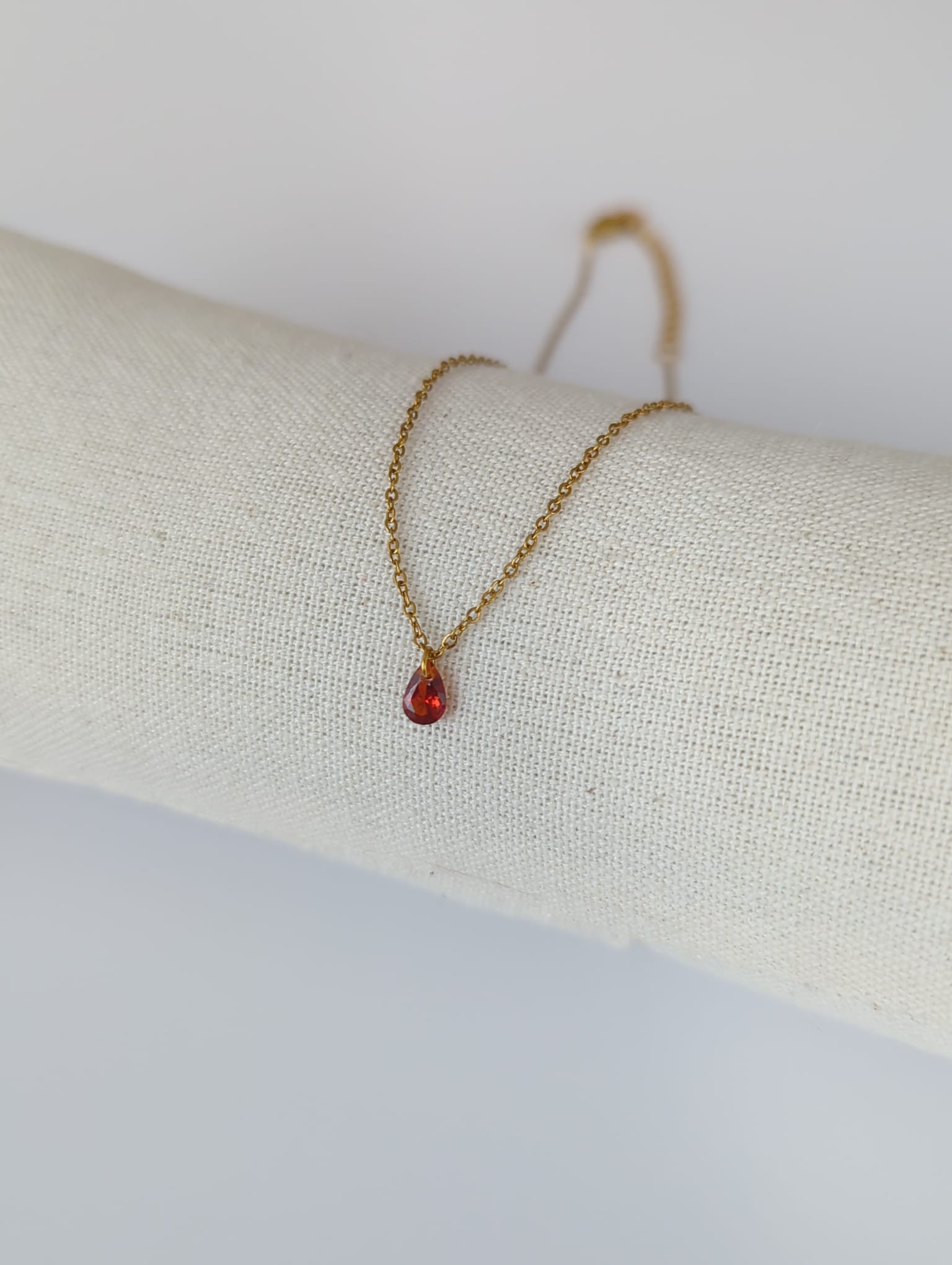 Collier doré en acier inoxydable avec zircon