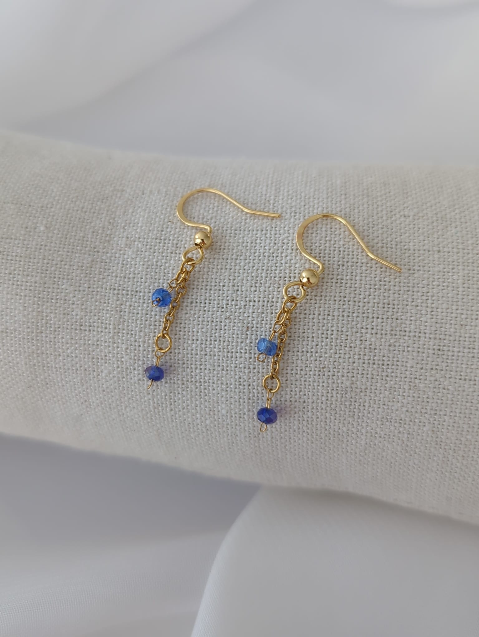 Boucles d'oreilles dorées en acier inoxydable avec des perles colorées