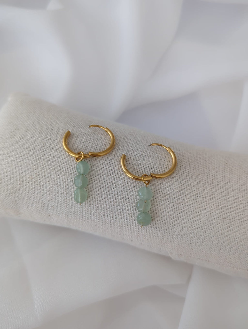Boucles d'oreilles dorées en acier inoxydable avec des pierres d'aventurine verte