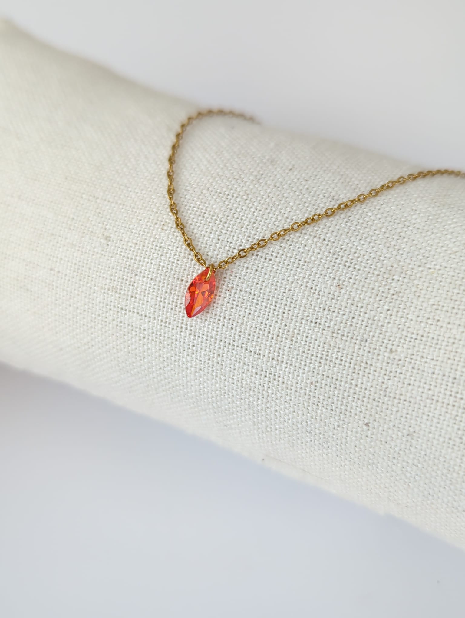 Collier doré en acier inoxydable avec un zircon taille Marquise orange