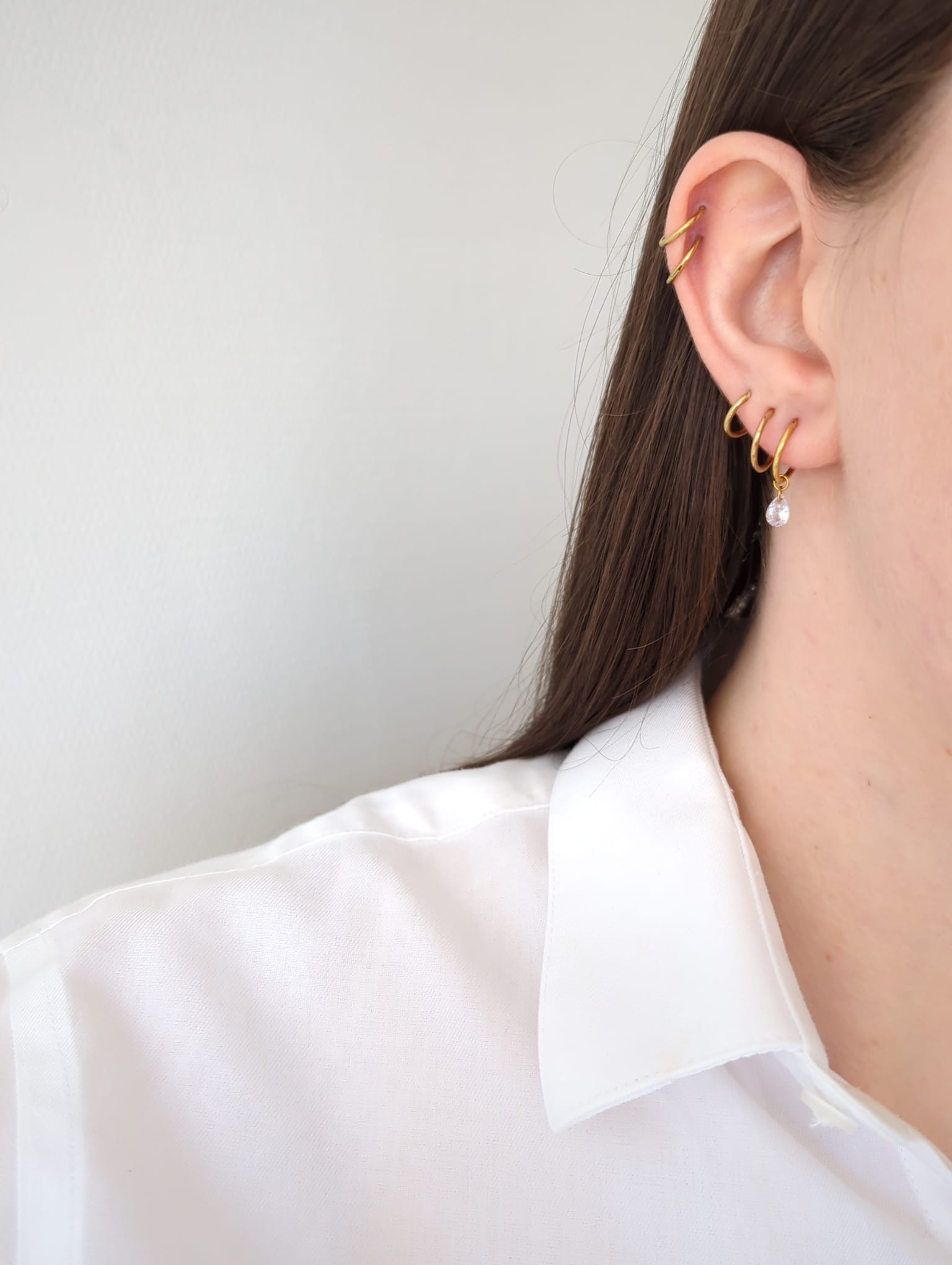 Boucles d'oreilles en titane avec des zircons – 10 mm