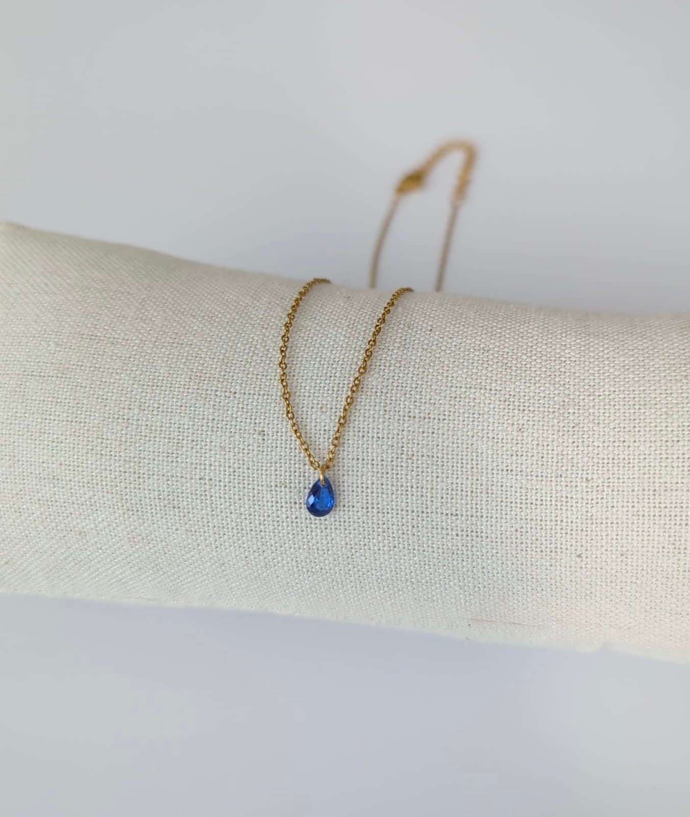 Collier doré en acier inoxydable avec zircon