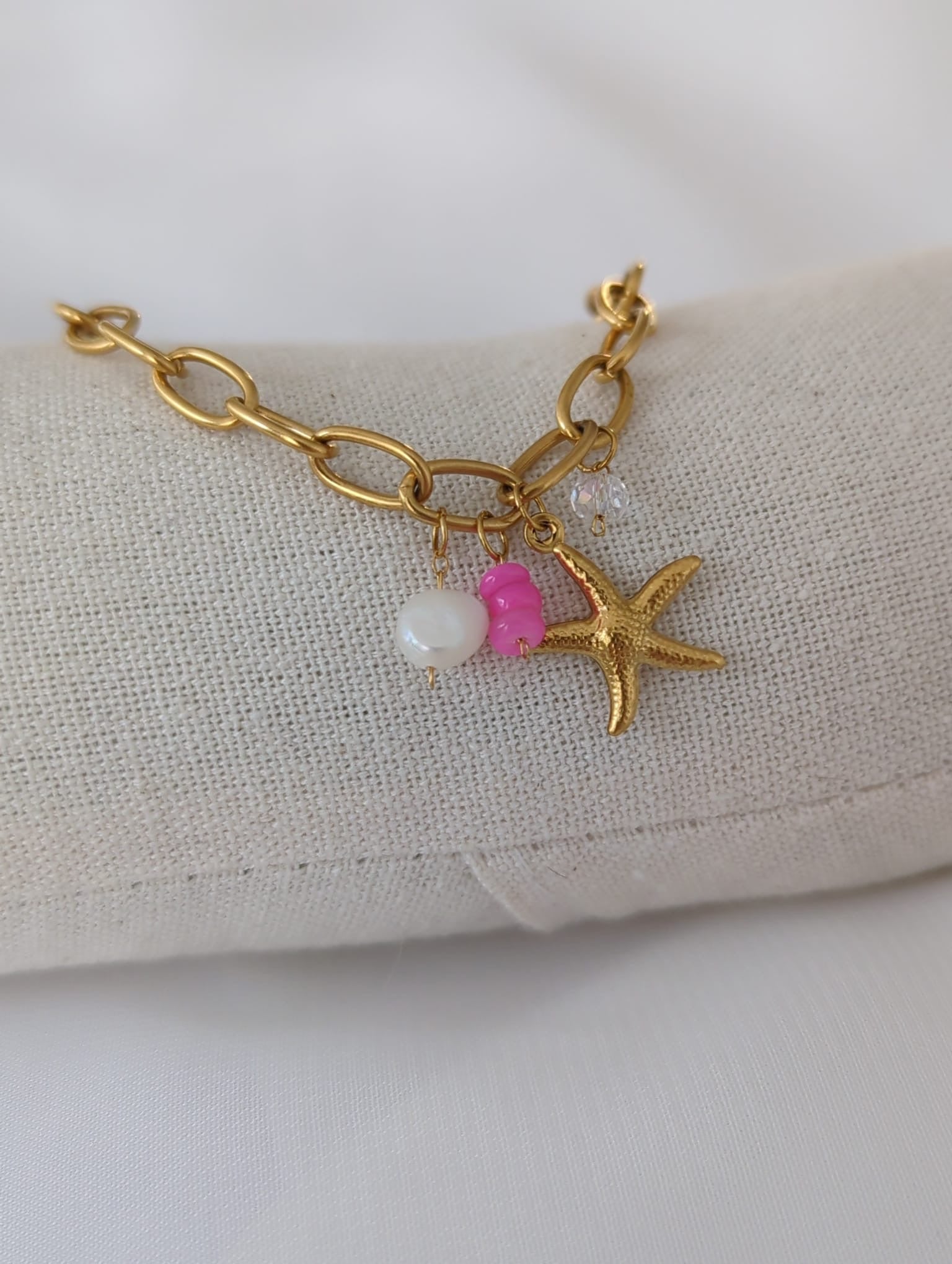 Bracelet doré en acier inoxydable avec breloque étoile de mer et perle d'eau douce