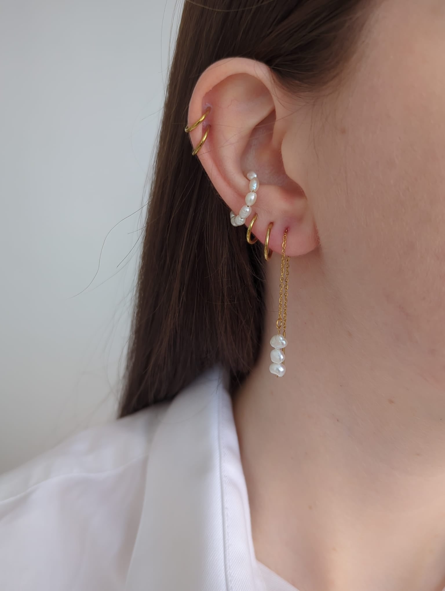 Boucles d'oreilles dorées longues en acier inoxydable avec des perles d'eau douce de 5 mm