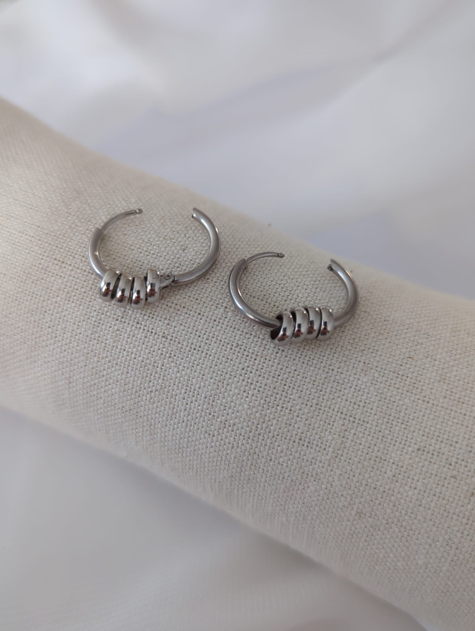 Boucles d'oreilles en acier inoxydable avec breloques anneaux dorées ou argentées - 14 mm