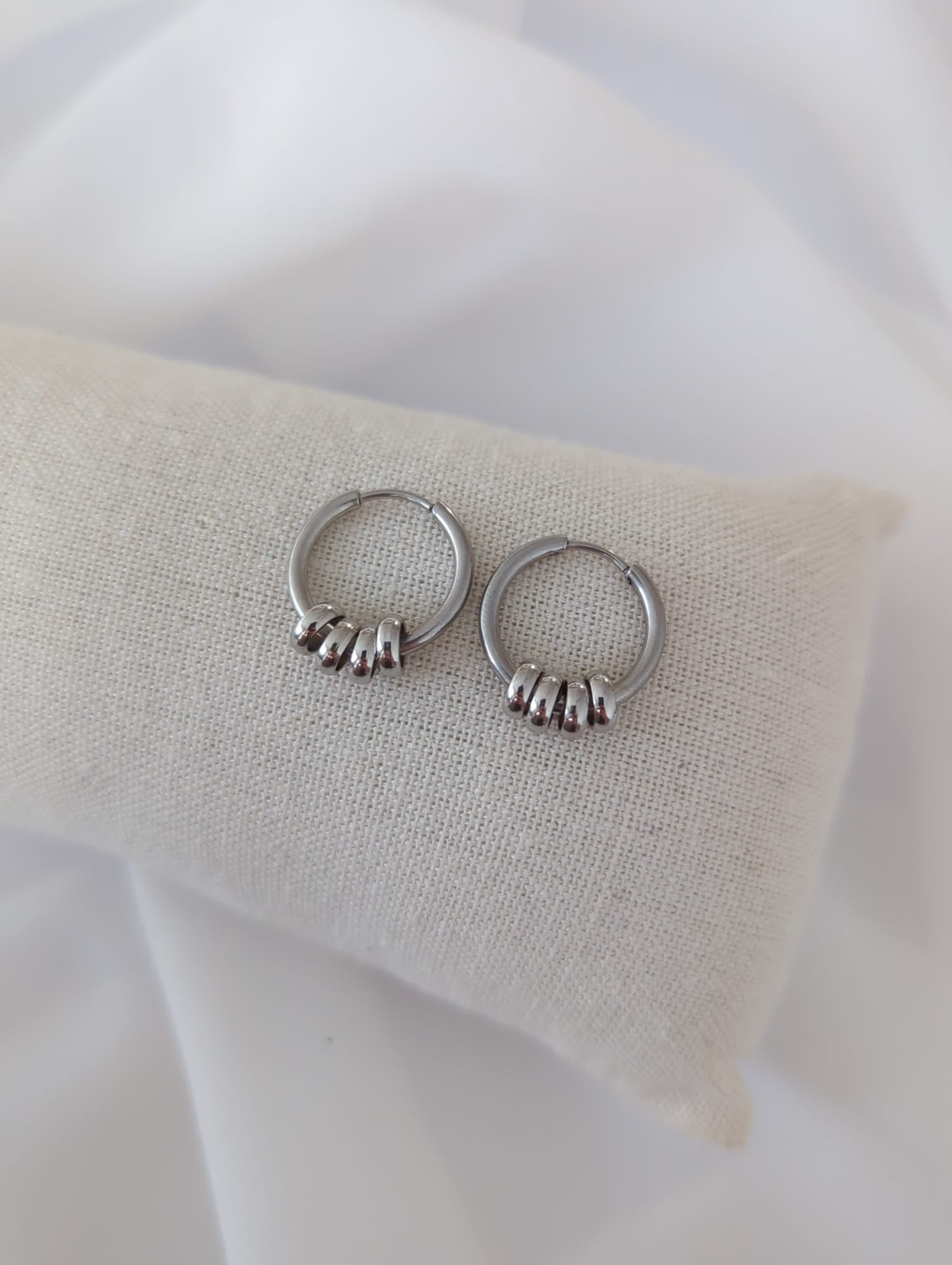 Boucles d'oreilles en acier inoxydable avec breloques anneaux dorées ou argentées - 14 mm