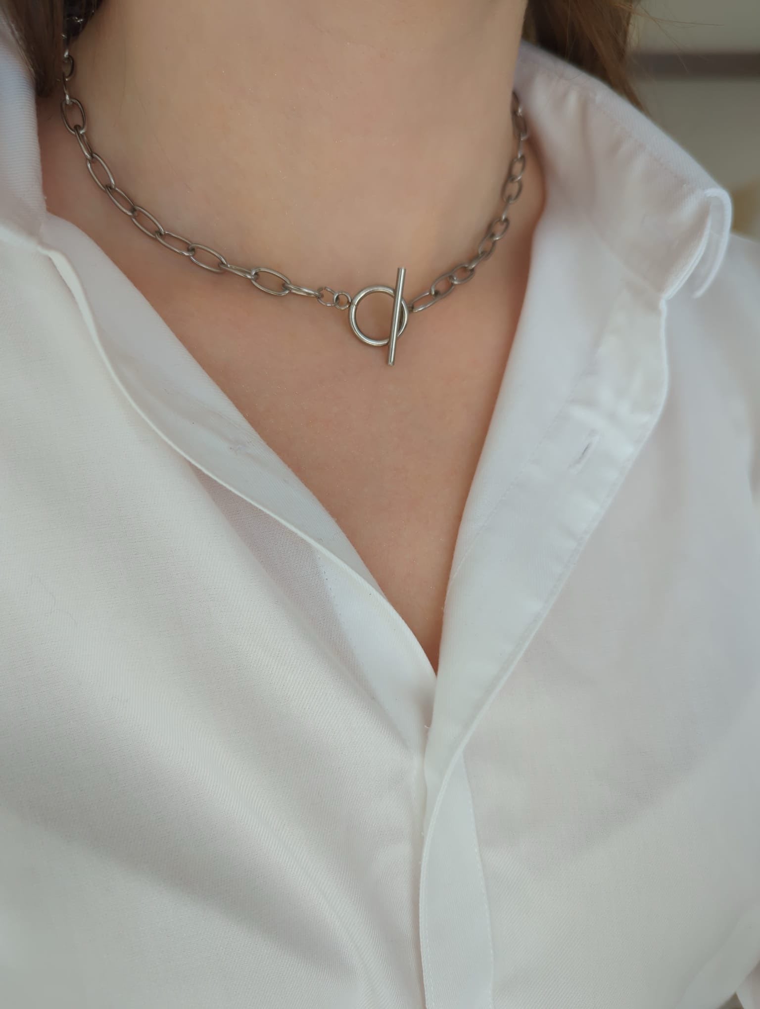 Collier en acier inoxydable argenté avec un fermoir en T