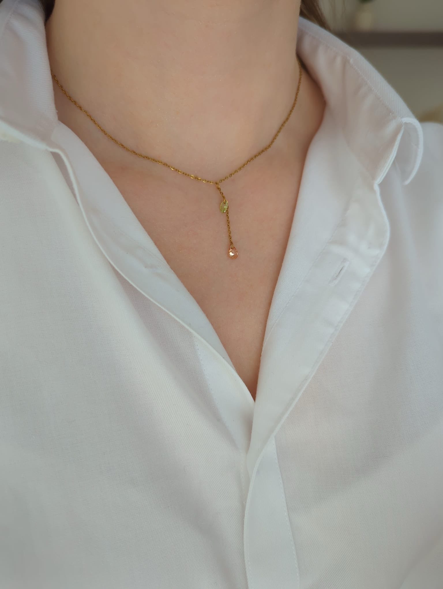 Collier doré en acier inoxydable avec pendentif zircon ovale vert et zircon couleur champagne