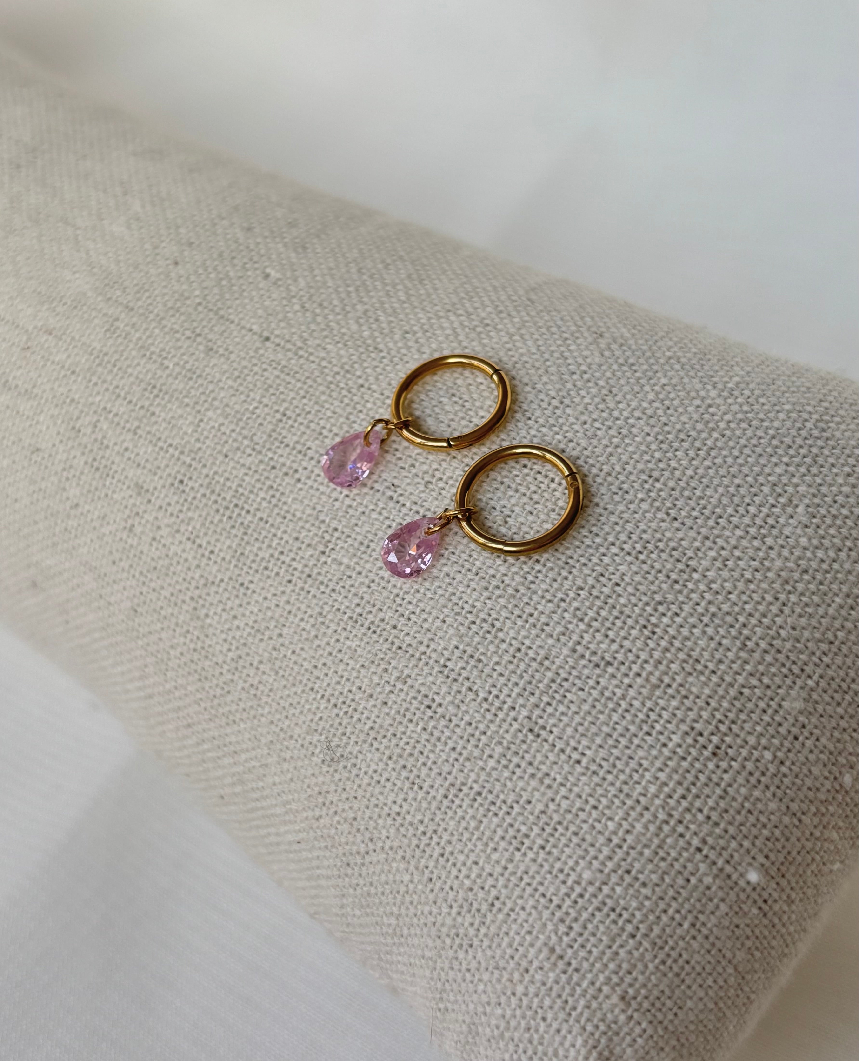 Boucles d'oreilles en titane avec des zircons – 8 mm