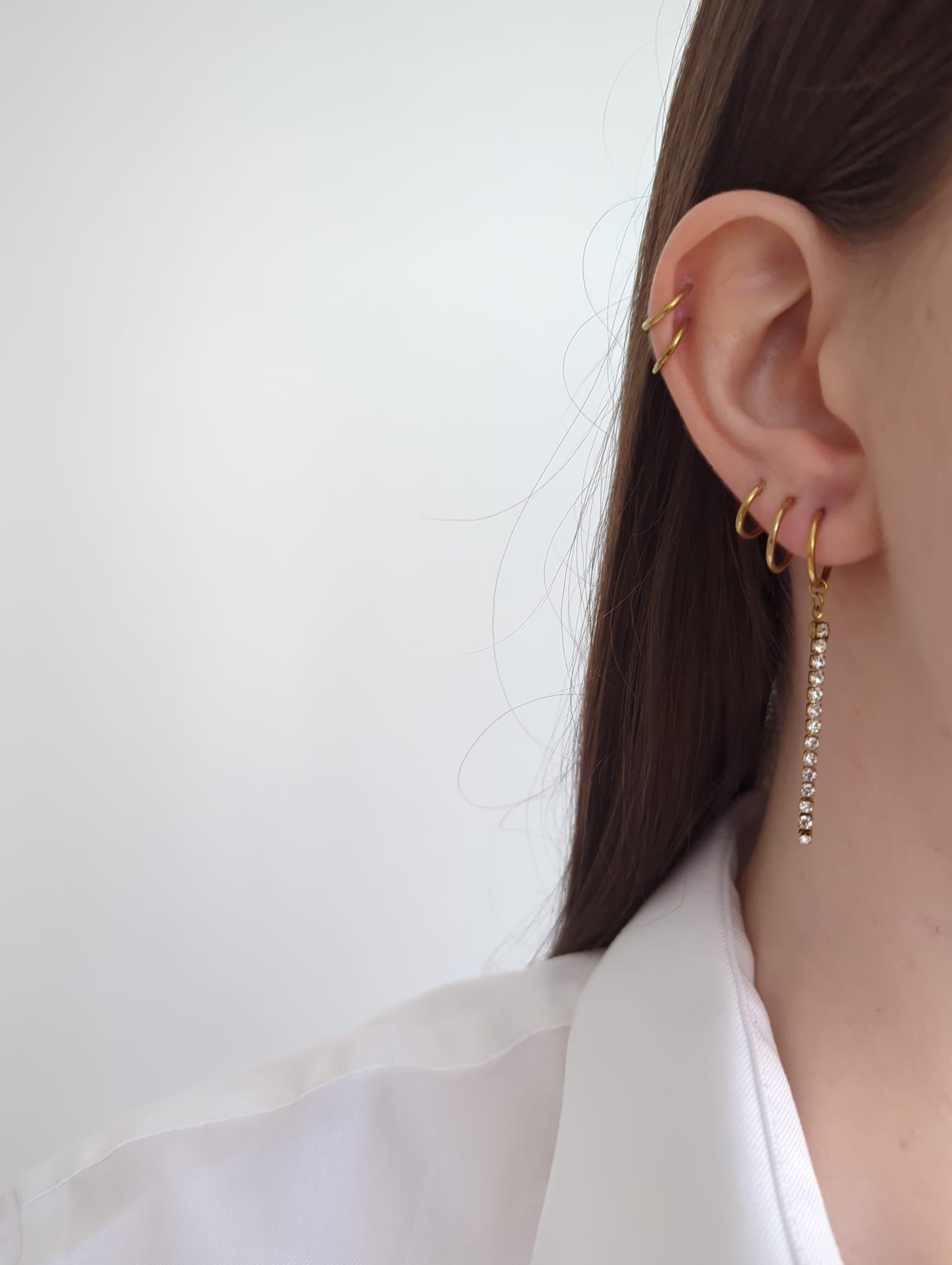Boucles d'oreilles pendantes dorées en acier inoxydable et strass
